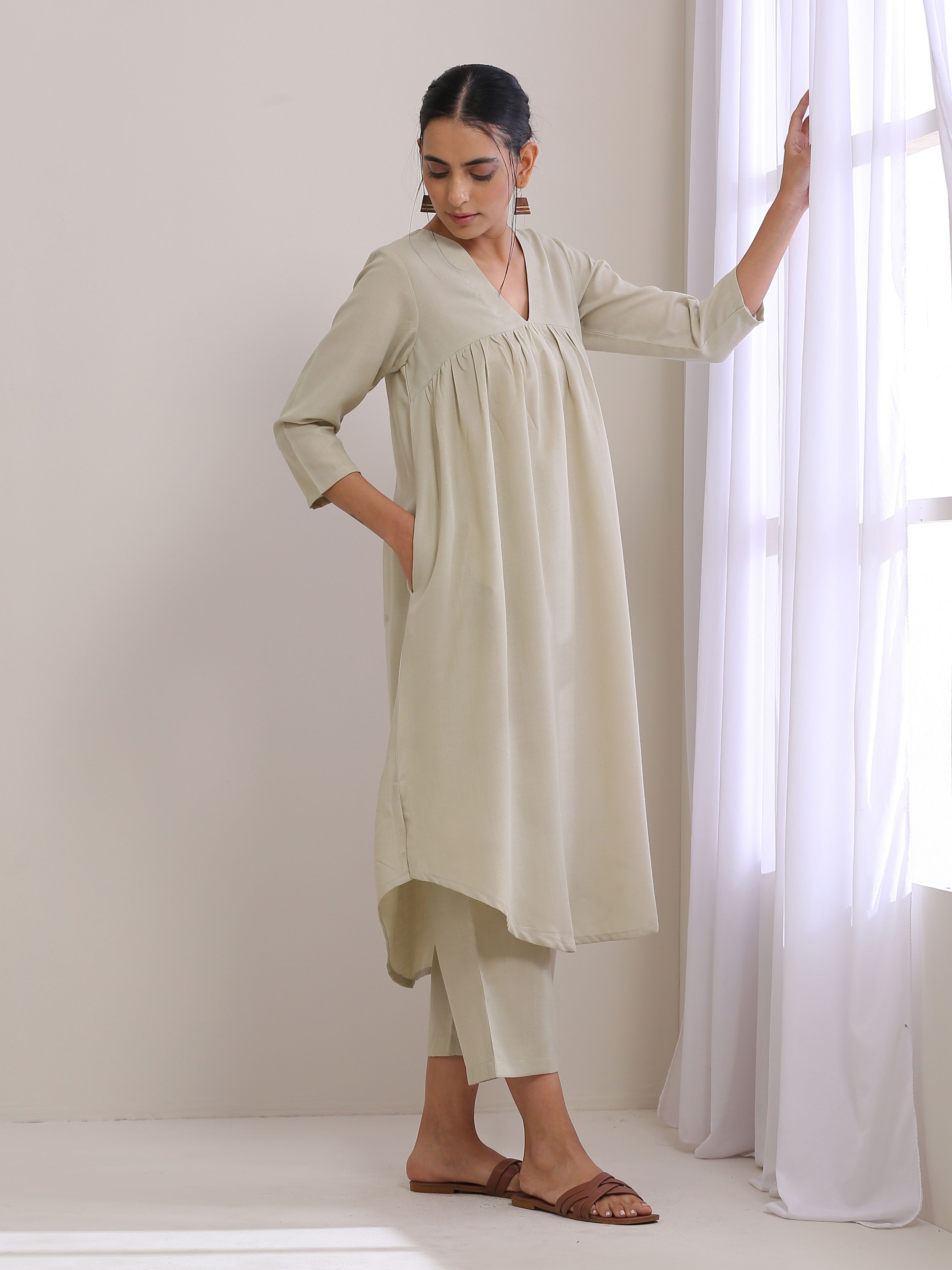 trueBrowns Light Grey Slub Gathered Kurta Pant Set