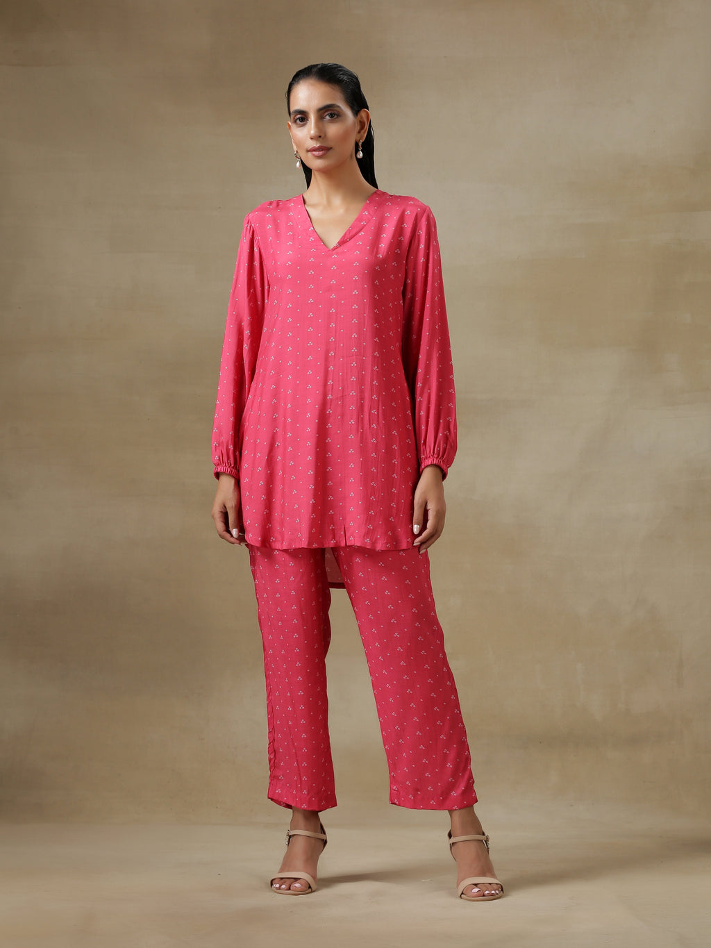 trueBrowns Pink Bandhani Printed Silk Gathered Sleeve Co-Ord Set