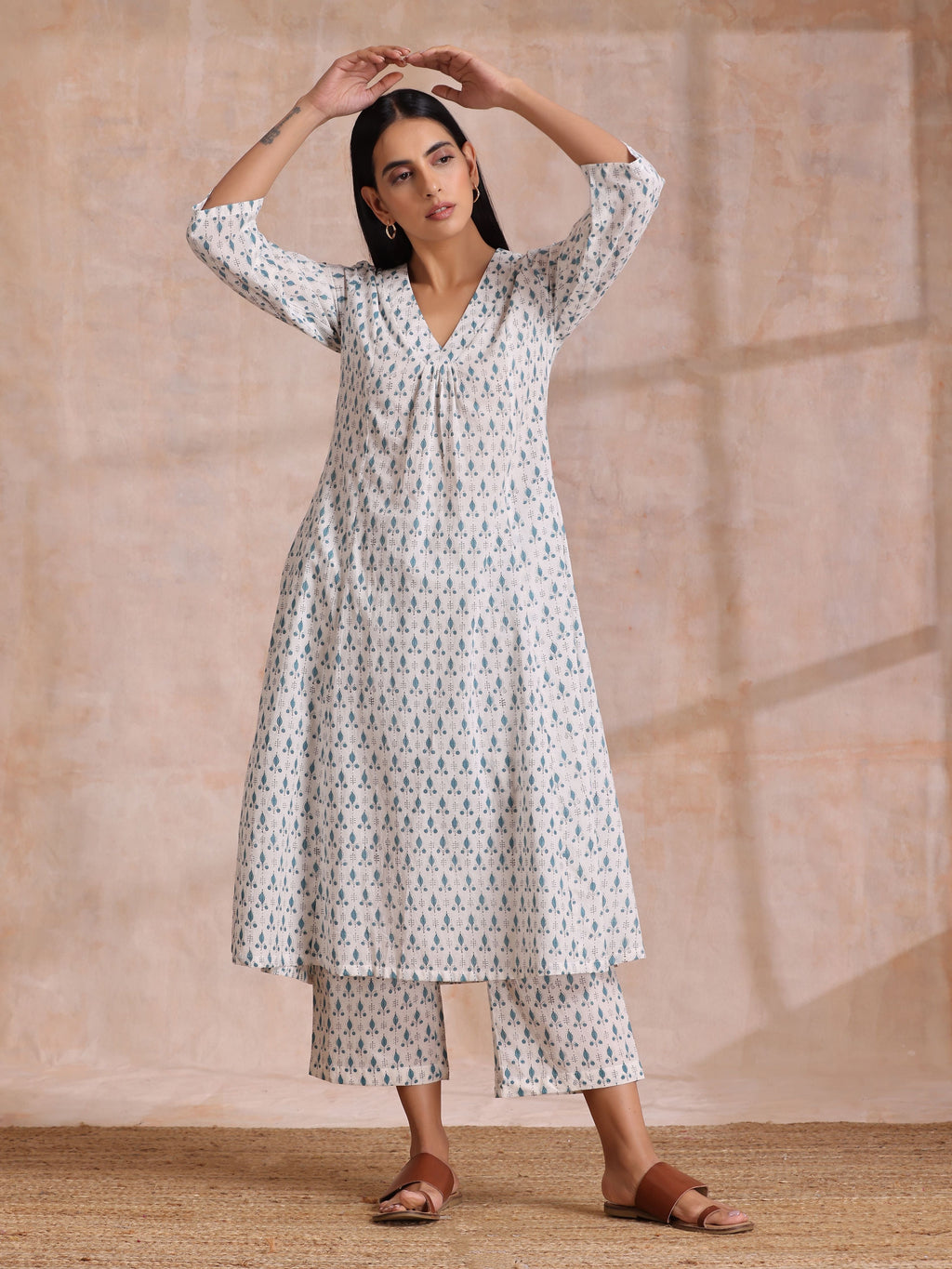 trueBrowns White With Teal Buta Block Print Cotton Front Neck Gathered Kurta Pant Set