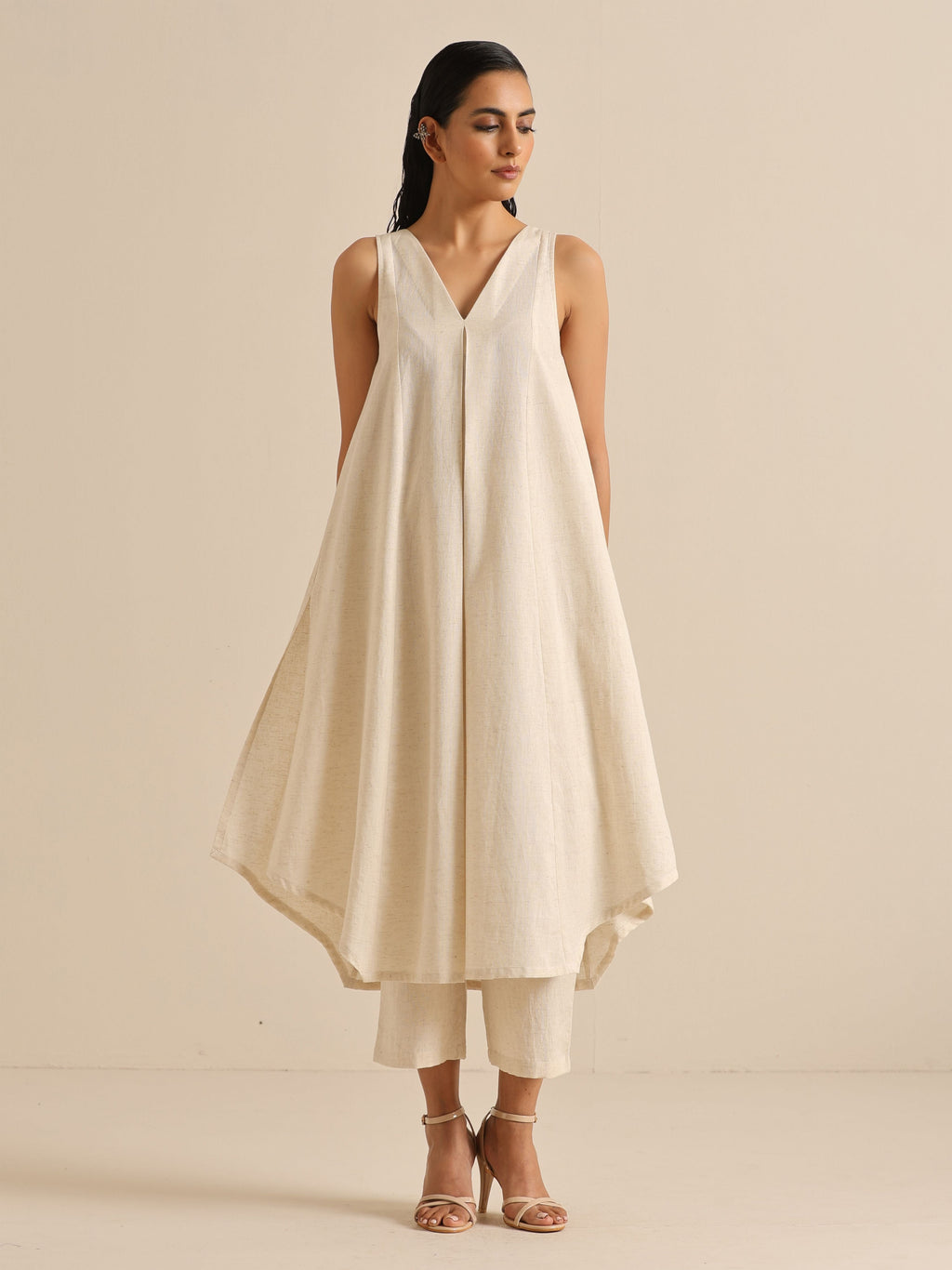 trueBrowns Off-White Sleeveless Kurta Pant Set