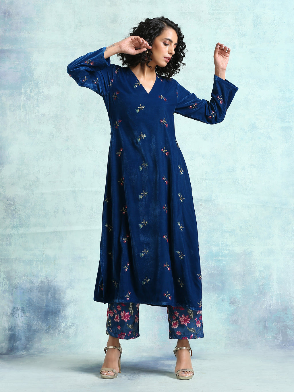 trueBrowns Blue Embroidered Velvet High Slit Kurta