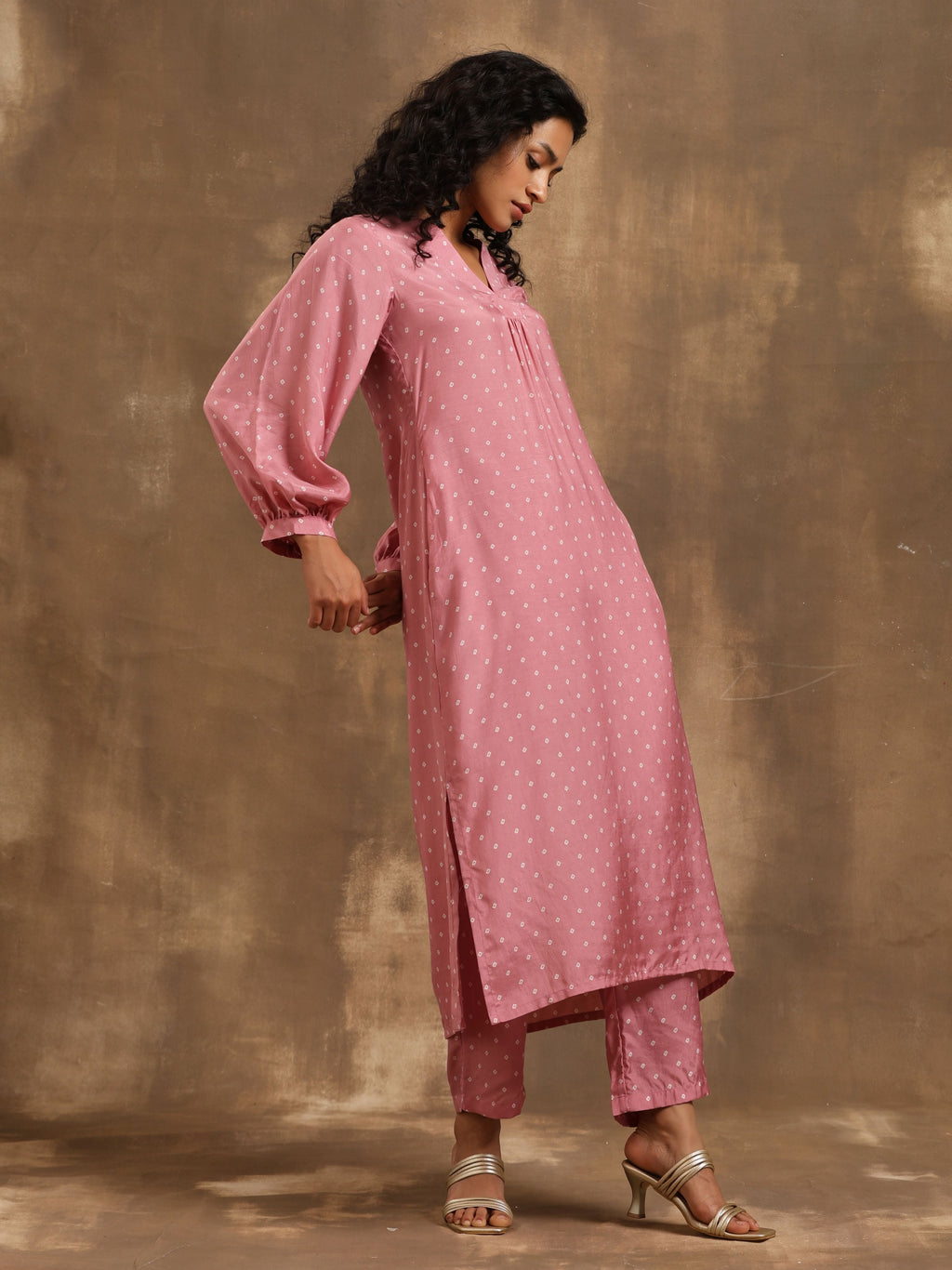 trueBrowns Light Mauve Bandhani Printed Silk Kurta Pant Set