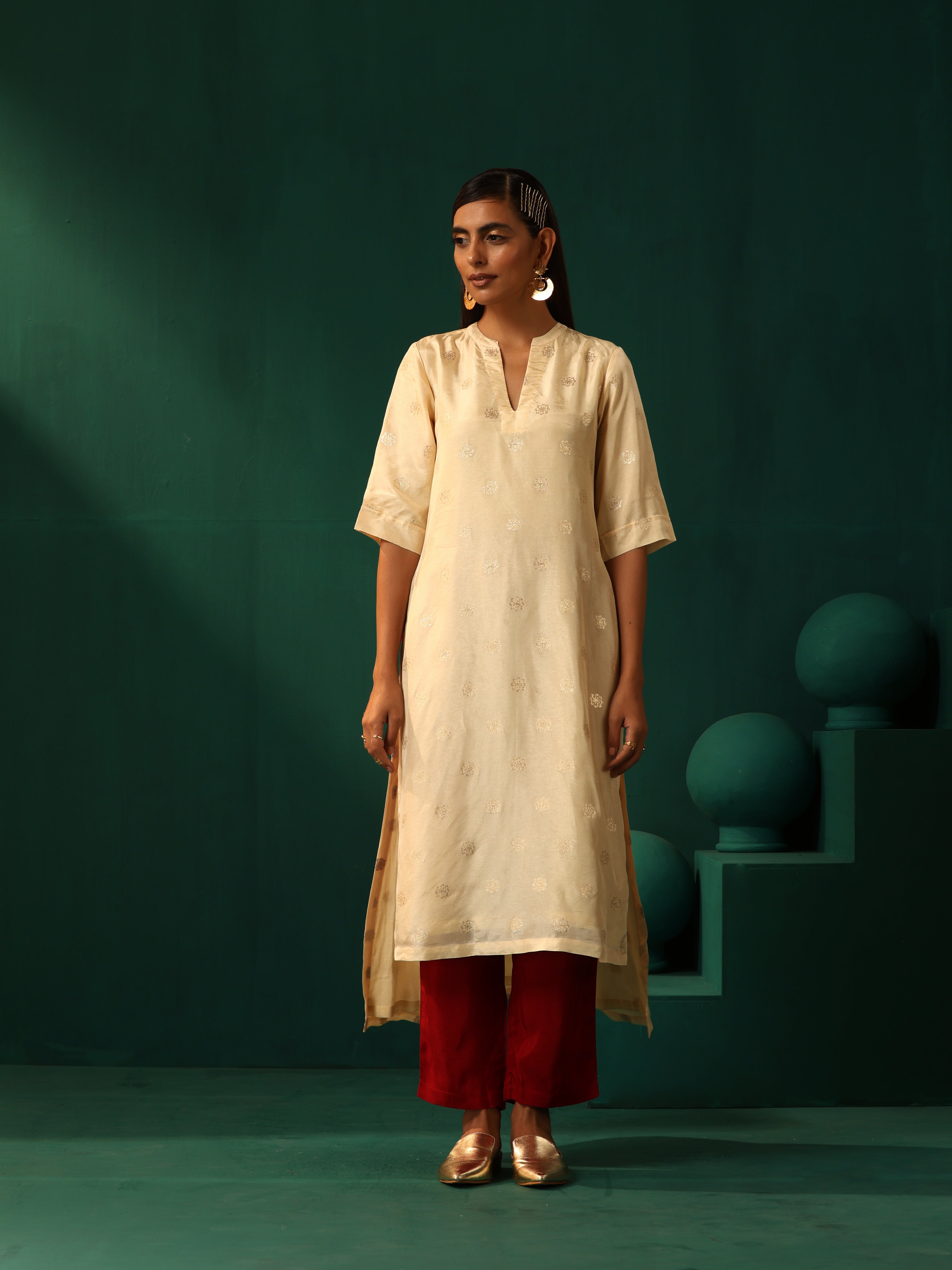 trueBrowns Ivory Geometric Floral Viscose Silk High Low Kurta Pant Set