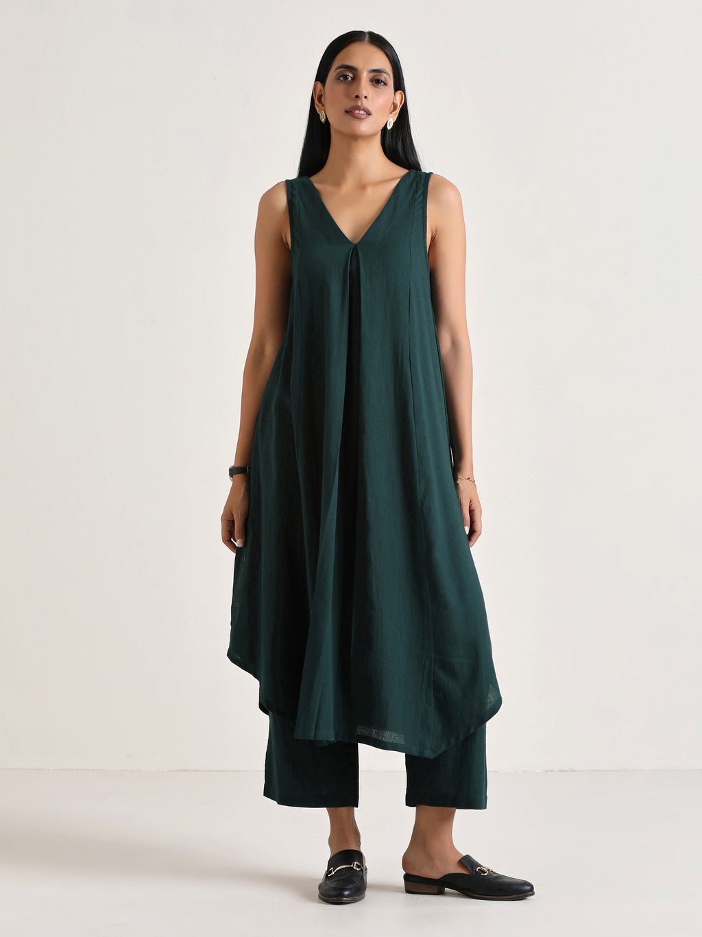 trueBrowns Dark Green Sleeveless Flared Kurta Pant Set