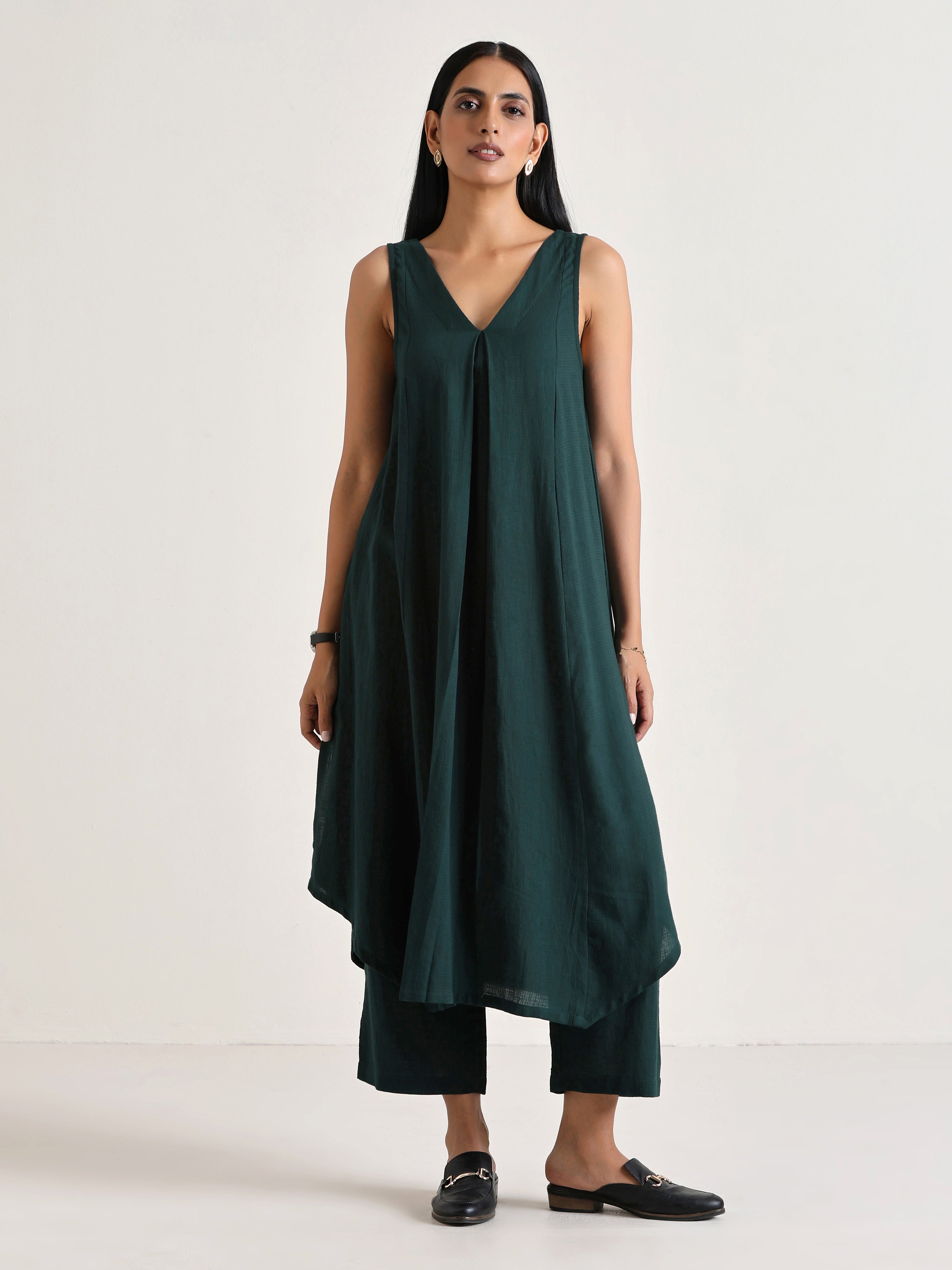 trueBrowns Dark Green Sleeveless Flared Kurta Pant Set
