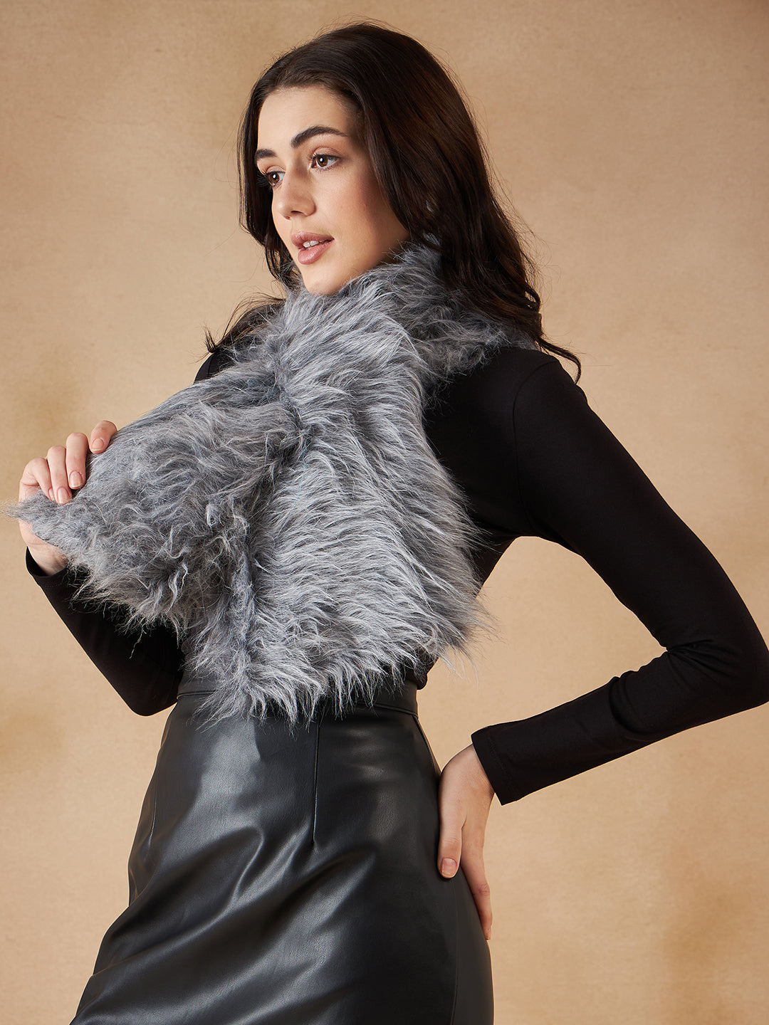 InWeave Women's Light Grey Faux Fur Neck Warmer