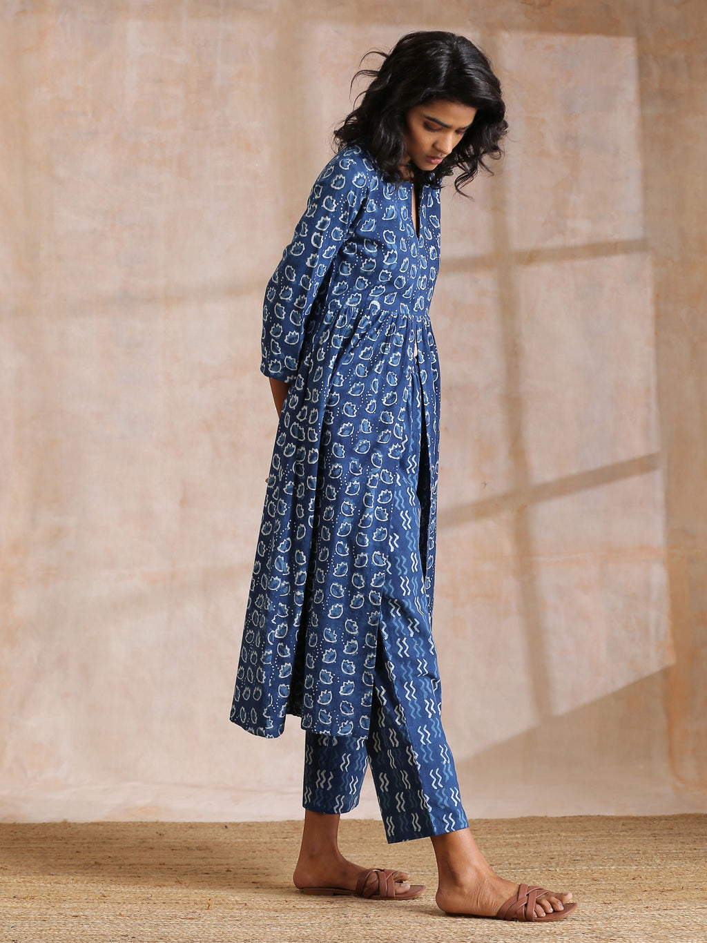 trueBrowns Indigo Dabu Floral Print Cotton Kurta Pant Set