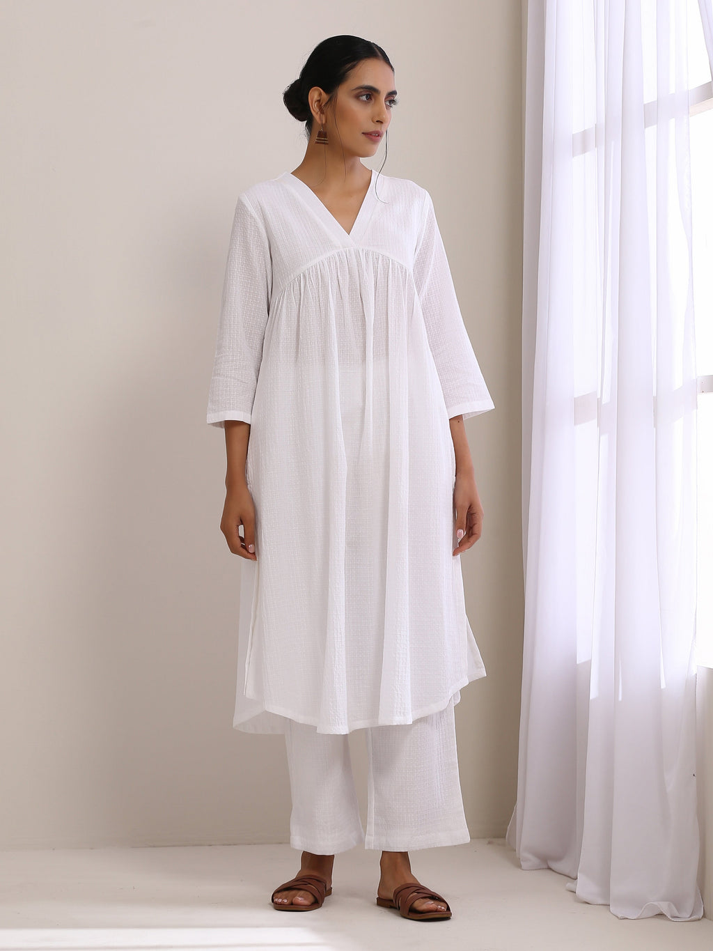 trueBrowns White Dobby Flared Slit Kurta Pant Set