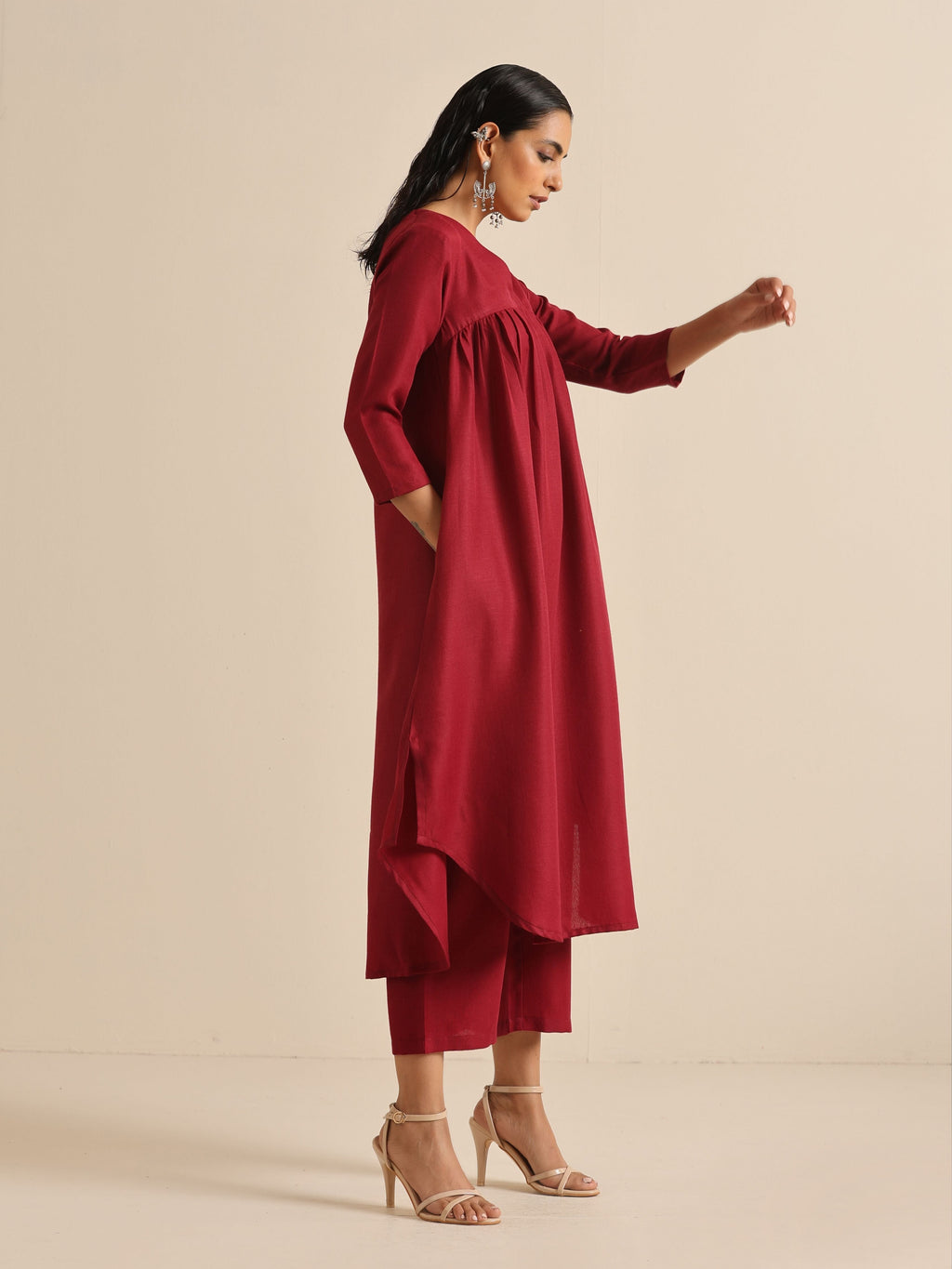 trueBrowns Maroon Slub Gathered Kurta Pant Set