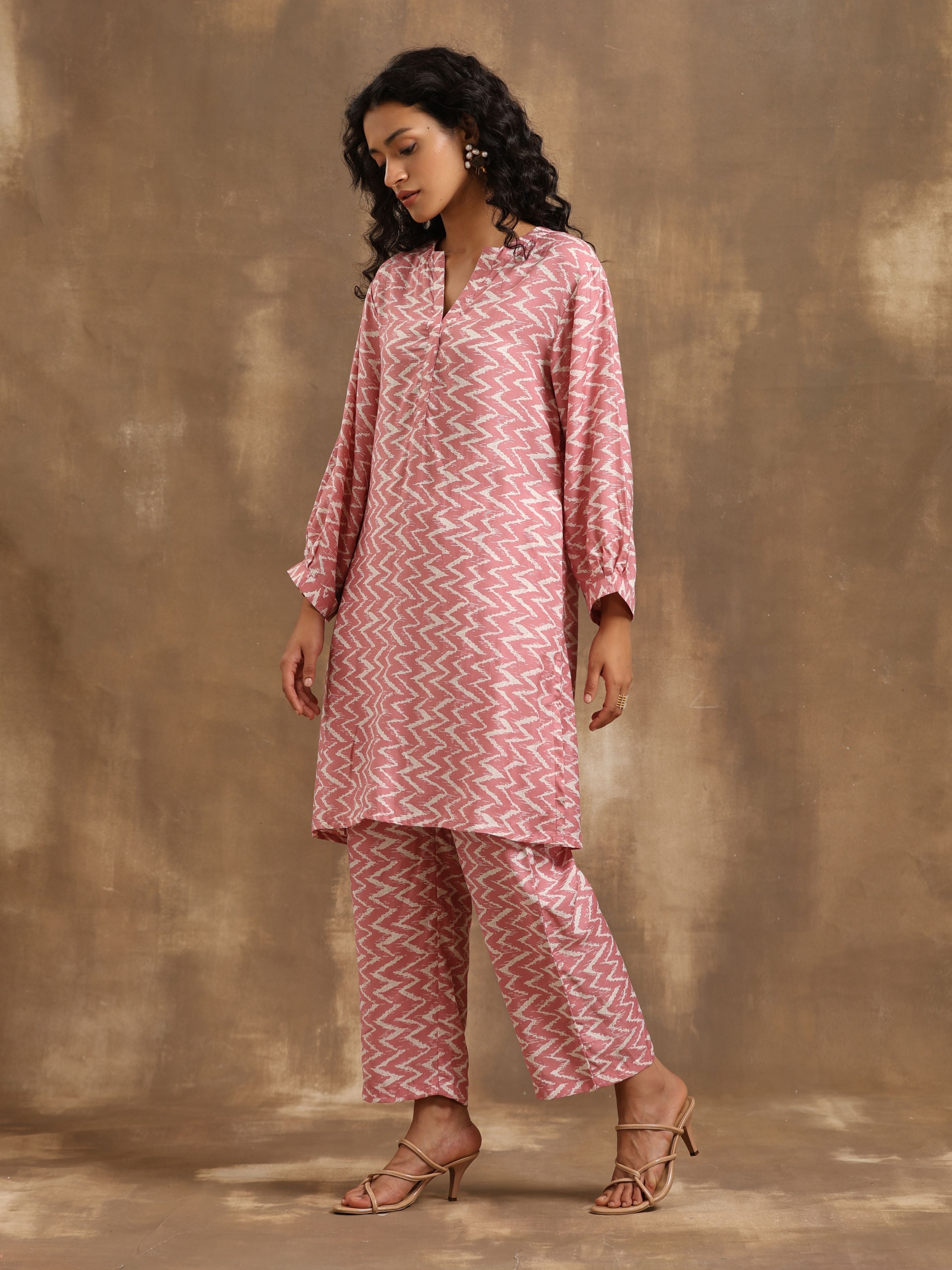 trueBrowns Light Mauve Zig-Zag Printed Silk Co-Ord Set