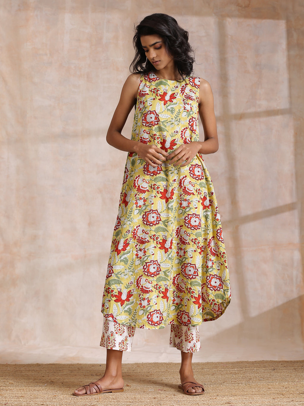 trueBrowns Yellow Overall Floral Block Print Cotton Sleeveless Kurta Pant Set