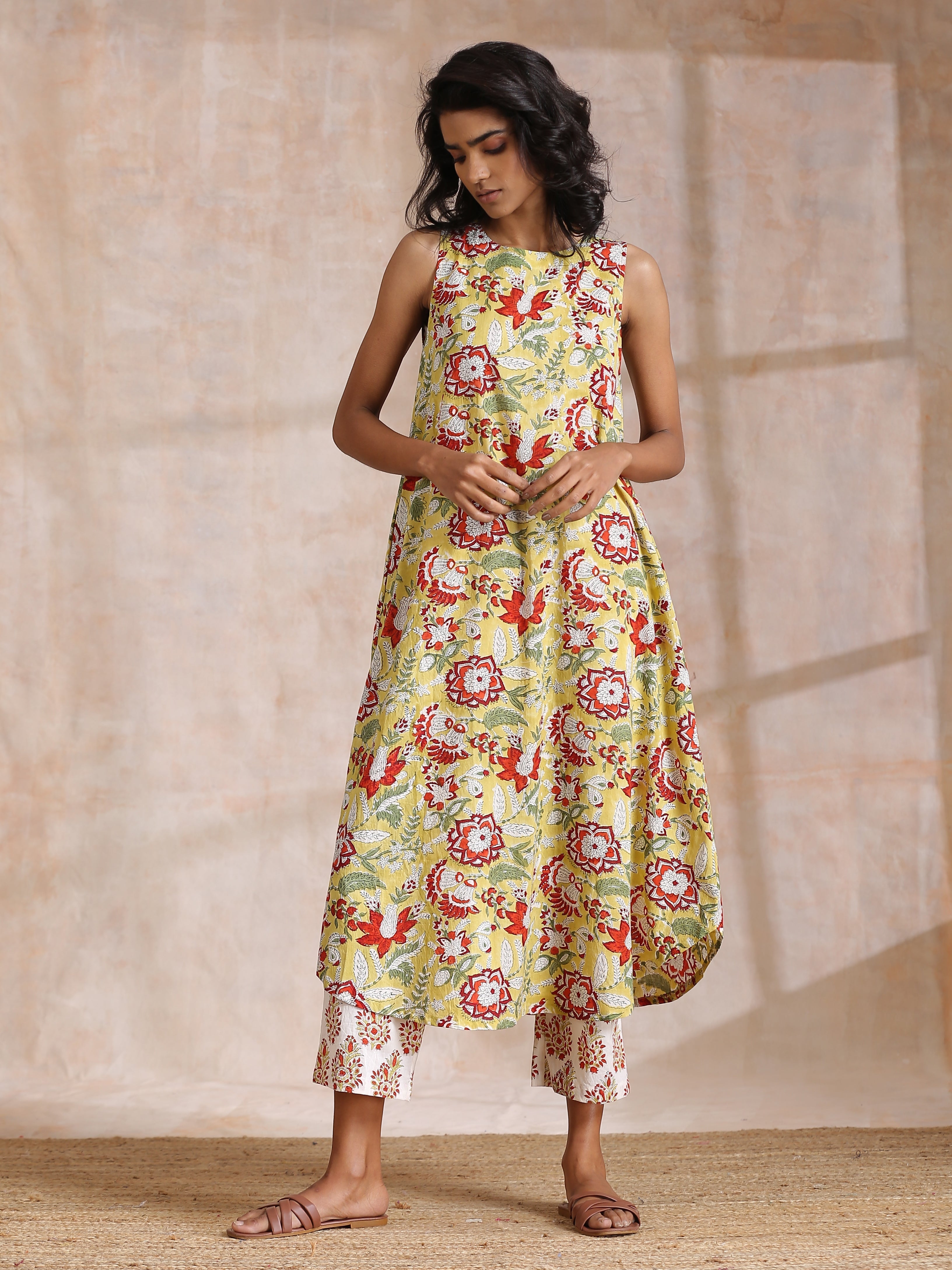 trueBrowns Yellow Overall Floral Block Print Cotton Sleeveless Kurta Pant Set