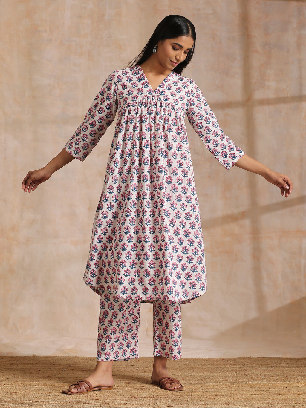 trueBrowns White With Pink Blue Floral Block Print Cotton Flared Slit Kurta Pant Set