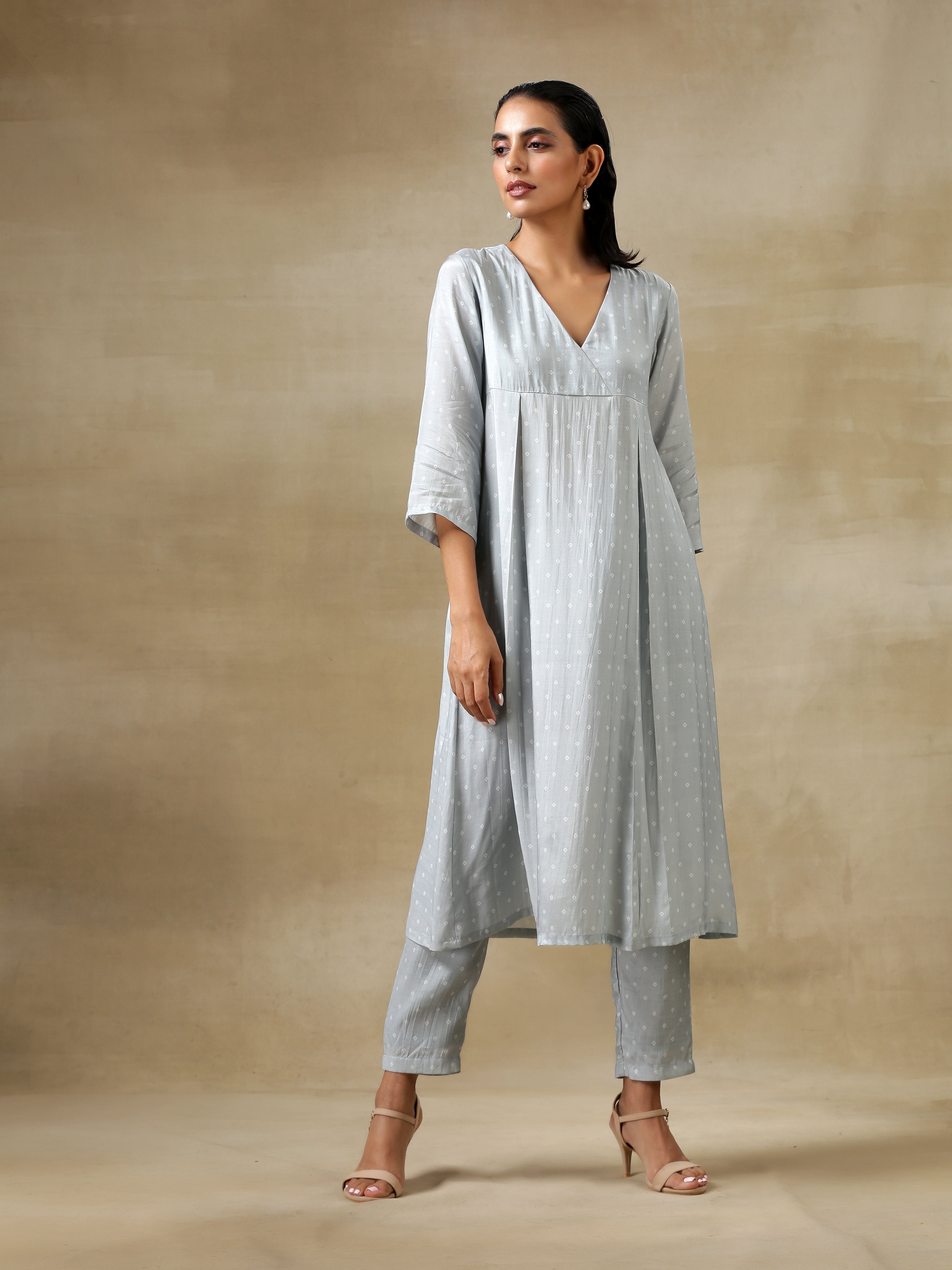 trueBrowns Grey Bandhani Printed Silk Yoke Kurta Pant Set