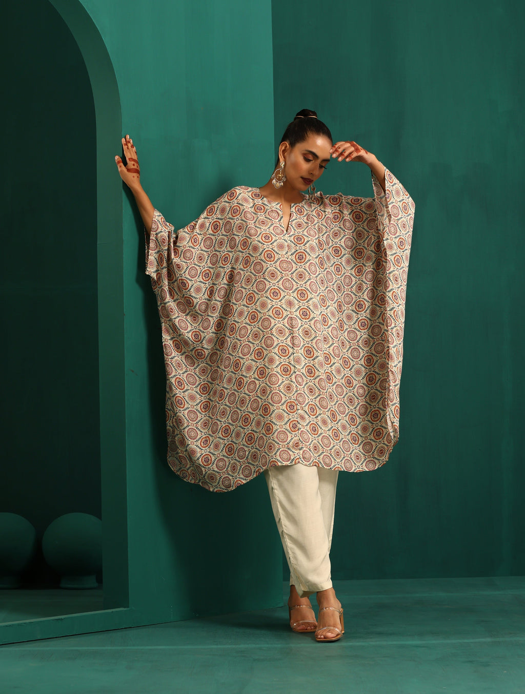 trueBrowns Off White Circle Floral Muslin Silk Printed Kaftan Pant Set
