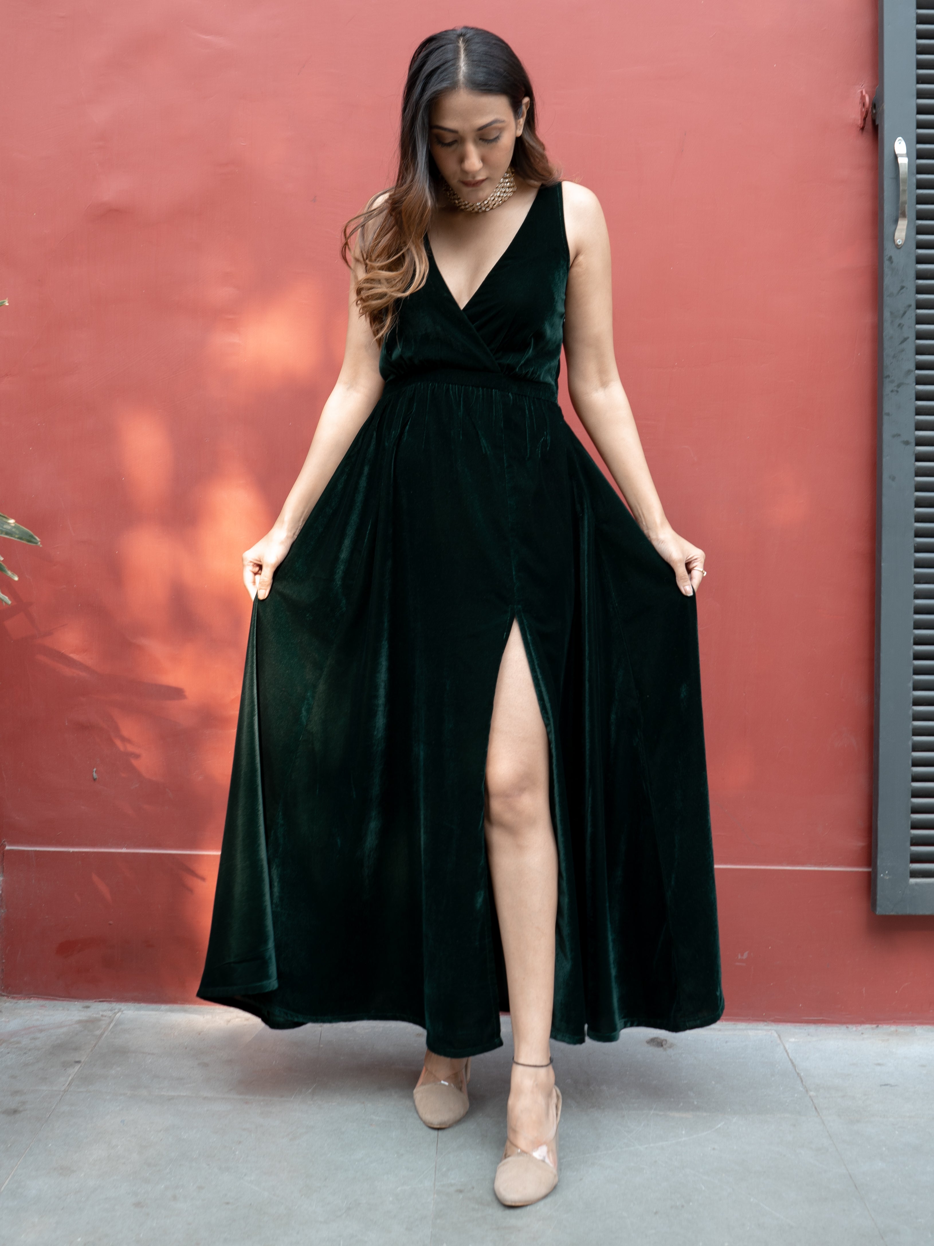 trueBrowns Dark Green Velvet Sleeveless Dress