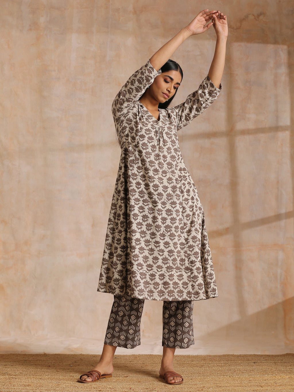 trueBrowns Clay Dabu Buta Print Cotton Front Neck Gathered Kurta Pant Set