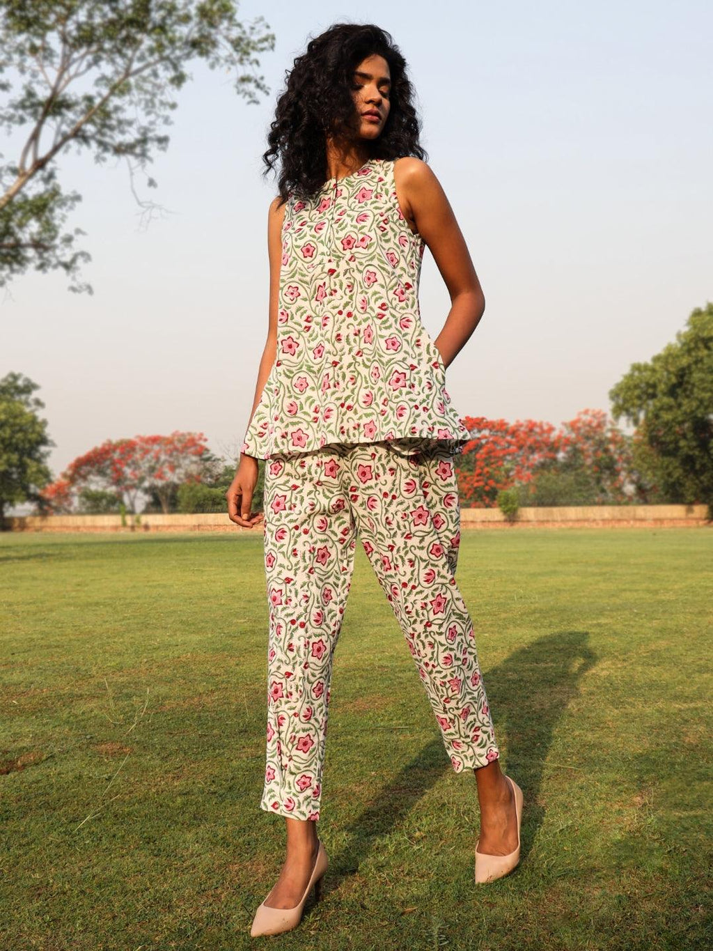 trueBrowns White Cotton Block Print Sleeveless Co-Ord set