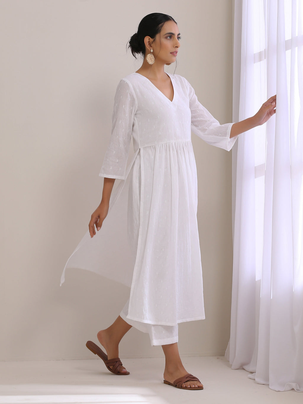 trueBrowns White Dobby High Slit Gathered Kurta Set