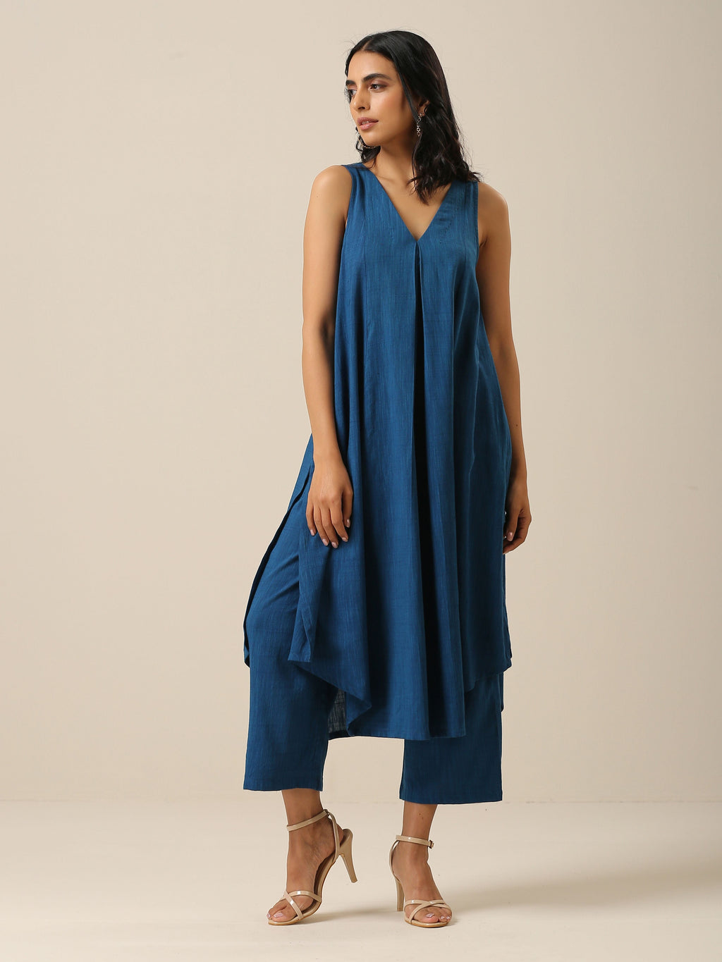 trueBrowns Classic Blue Slub Texture Sleeveless Flared Kurta Pant Set