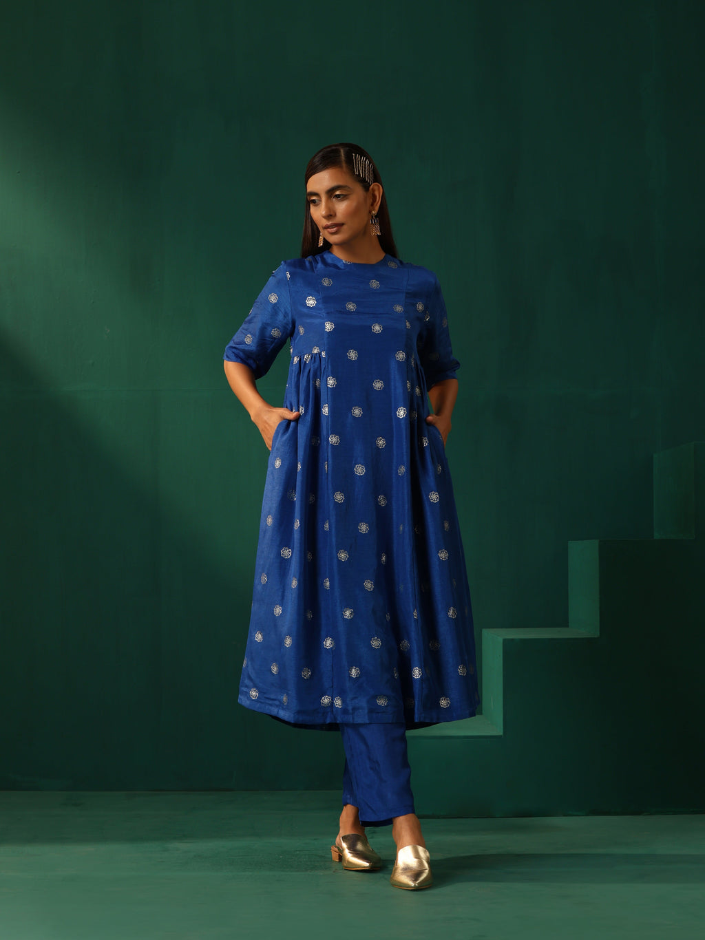 trueBrowns Royal Blue Geometric Floral Viscose Silk Side Gathered Kurta Pant Set