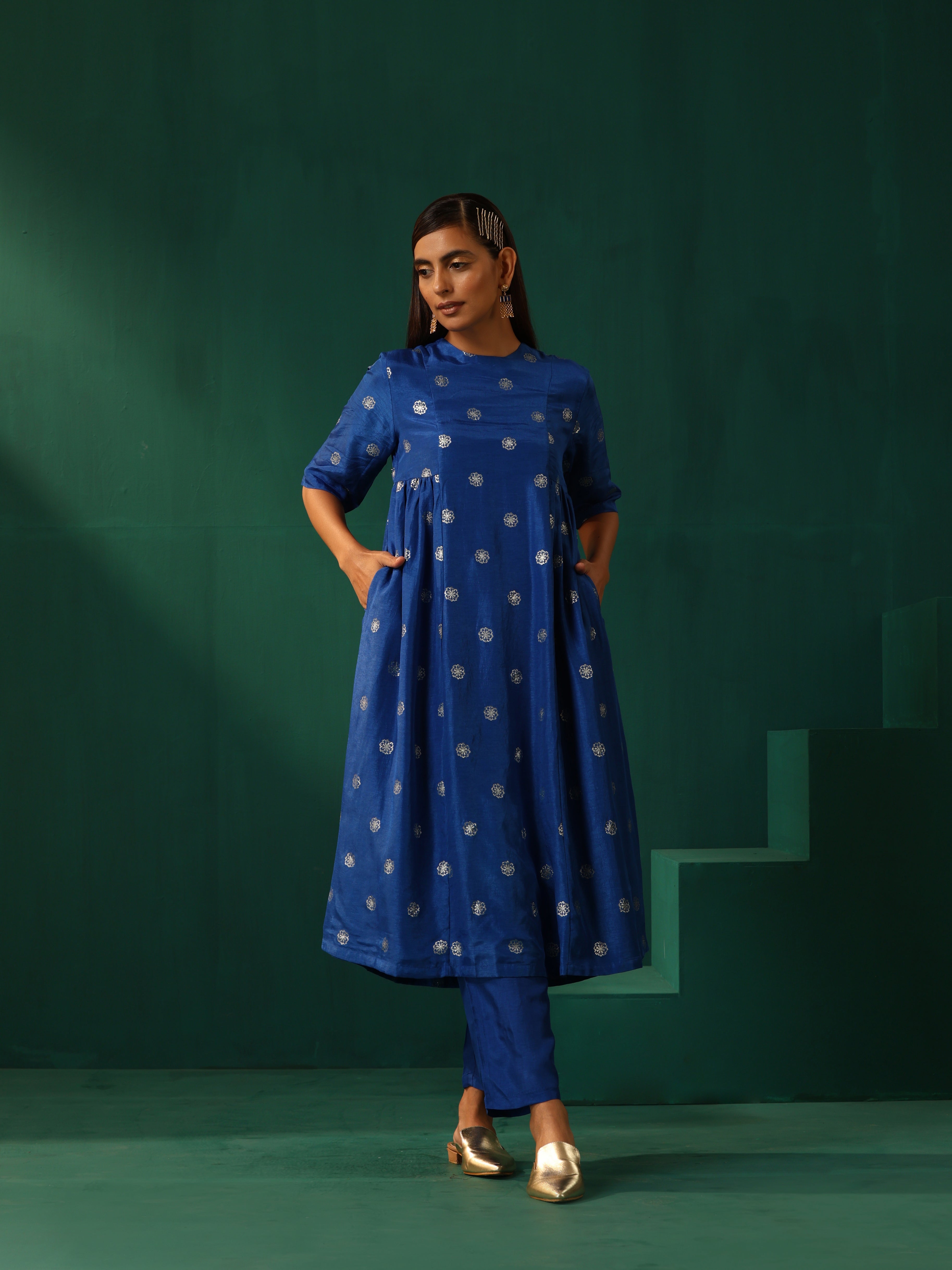 trueBrowns Royal Blue Geometric Floral Viscose Silk Side Gathered Kurta Pant Set