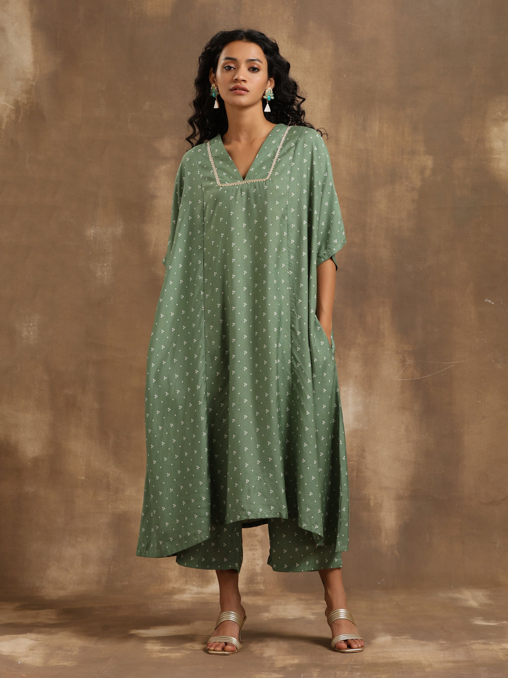 trueBrowns Light Green Bandhani Printed Silk Oversized Kurta Pant Set