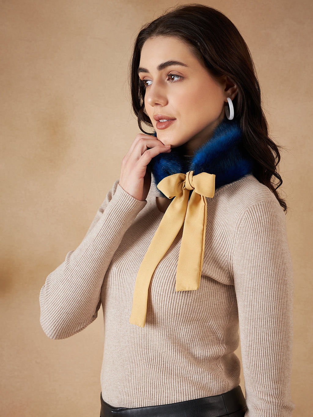 InWeave Women's Royal Blue Fur Neckpiece