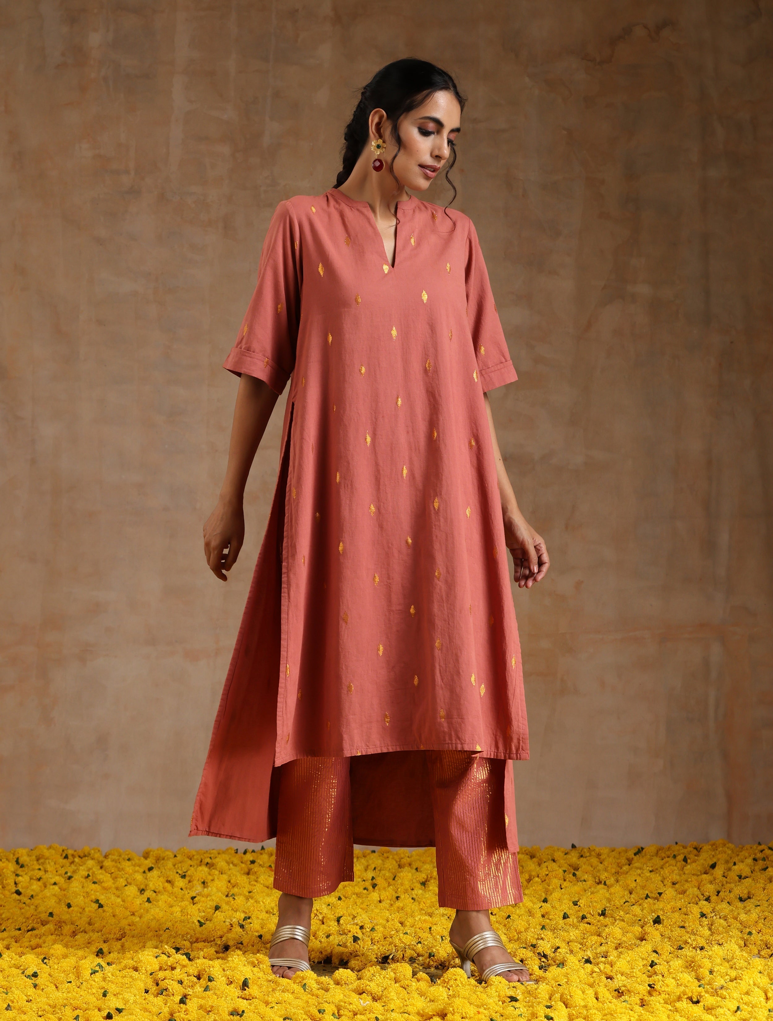 trueBrowns Blush Gold Cotton Relaxed High-Low Kurta Set