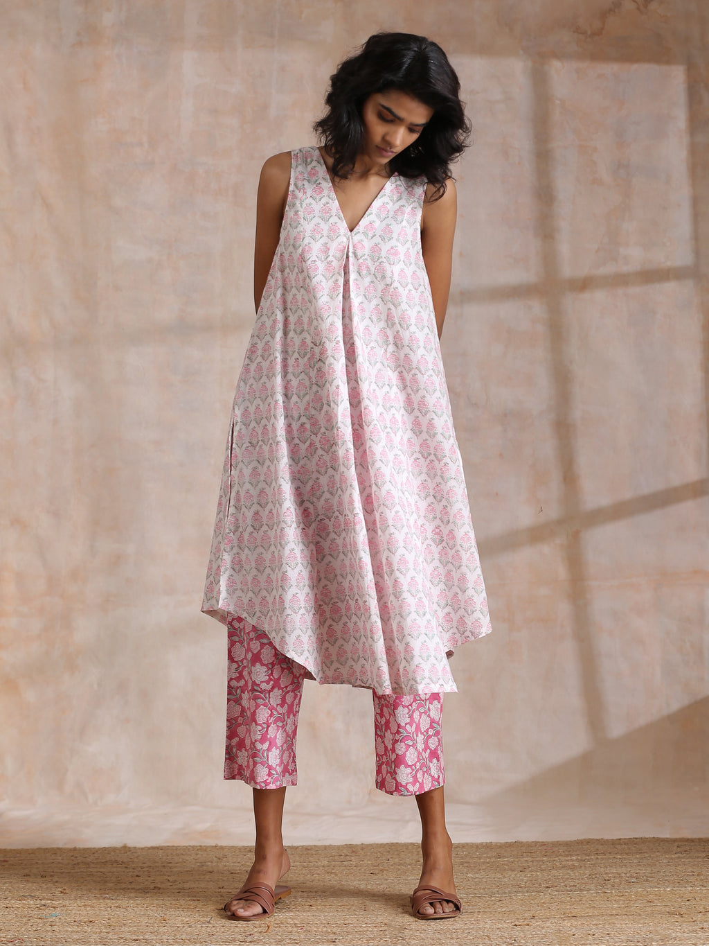 trueBrowns Pink Green Floral On White Block Print Cotton Sleeveless Flared Kurta Pant Set