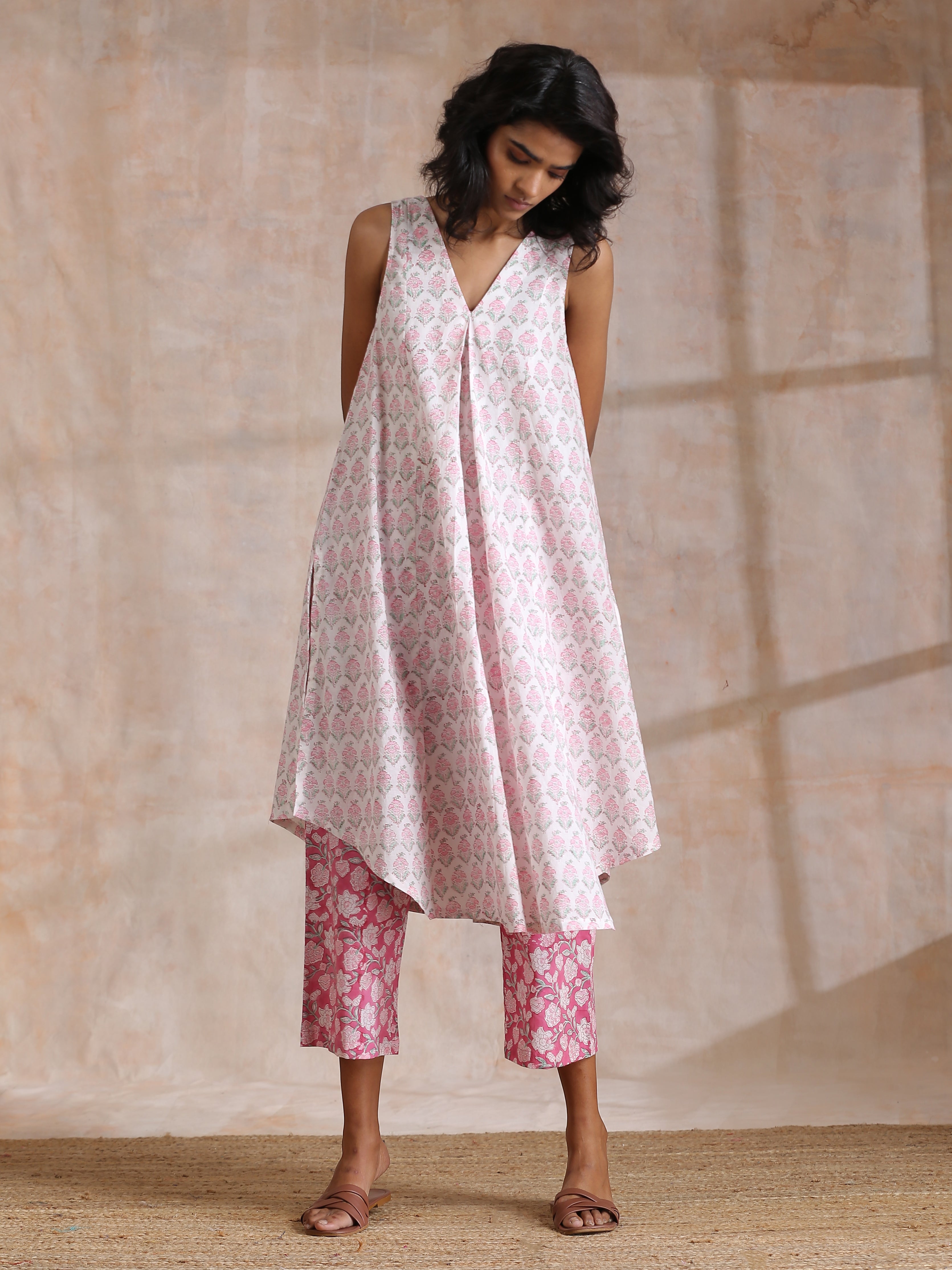 trueBrowns Pink Green Floral On White Block Print Cotton Sleeveless Flared Kurta Pant Set