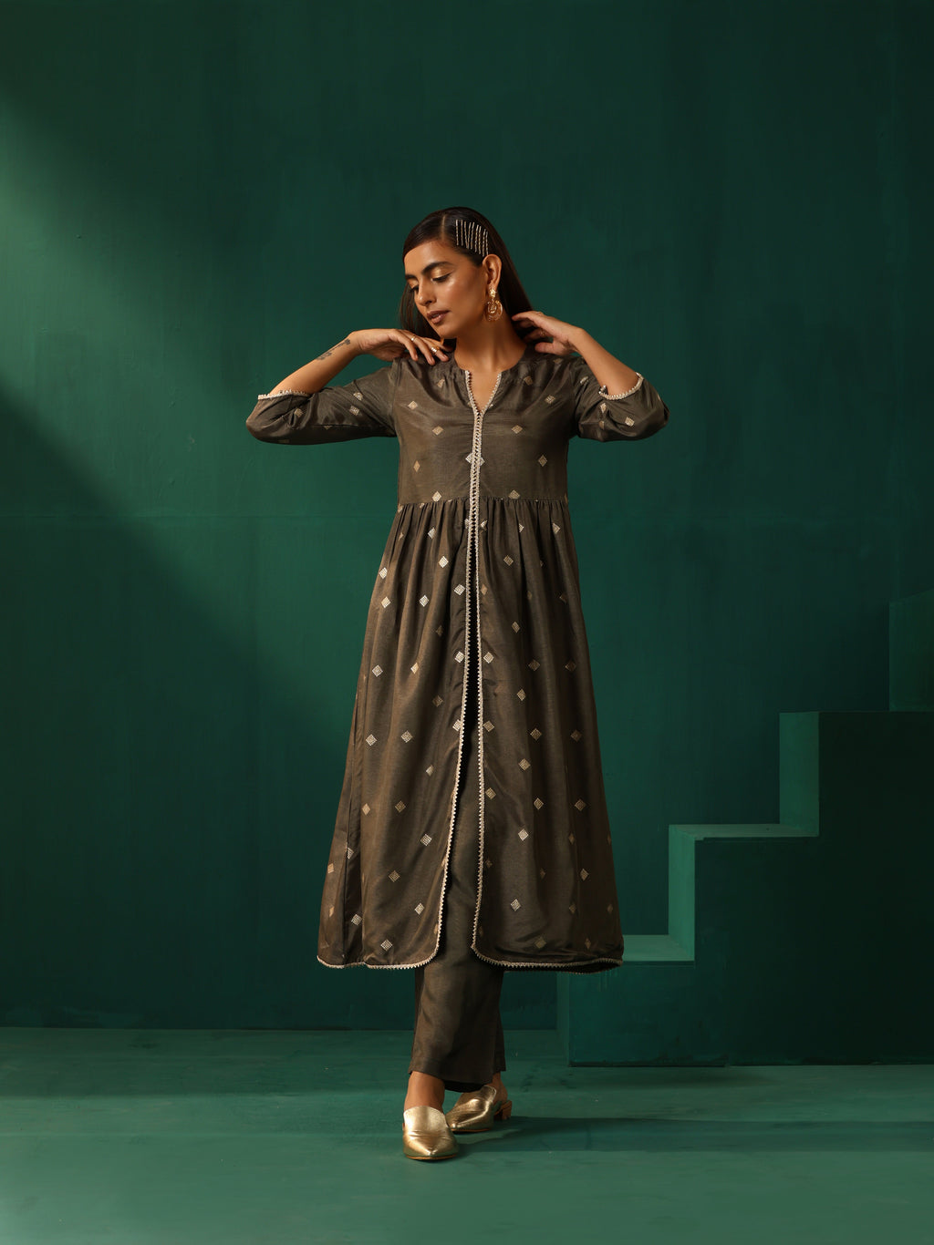 trueBrowns Grey Diamond Viscose Silk Front Slit Kurta Pant Set