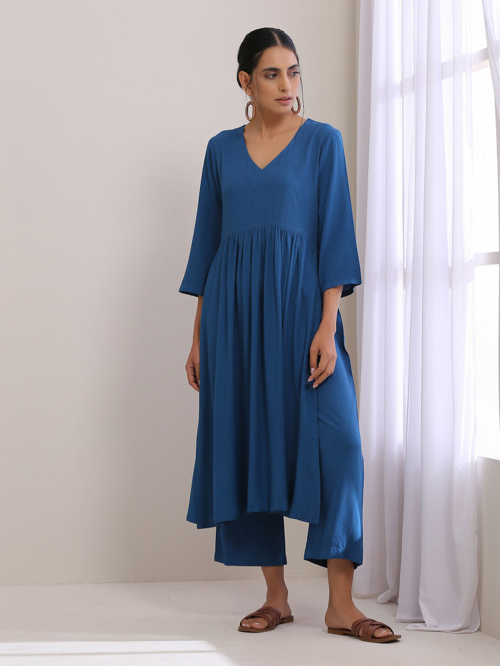 trueBrowns Classic Blue Dobby High Slit Gathered Kurta Set