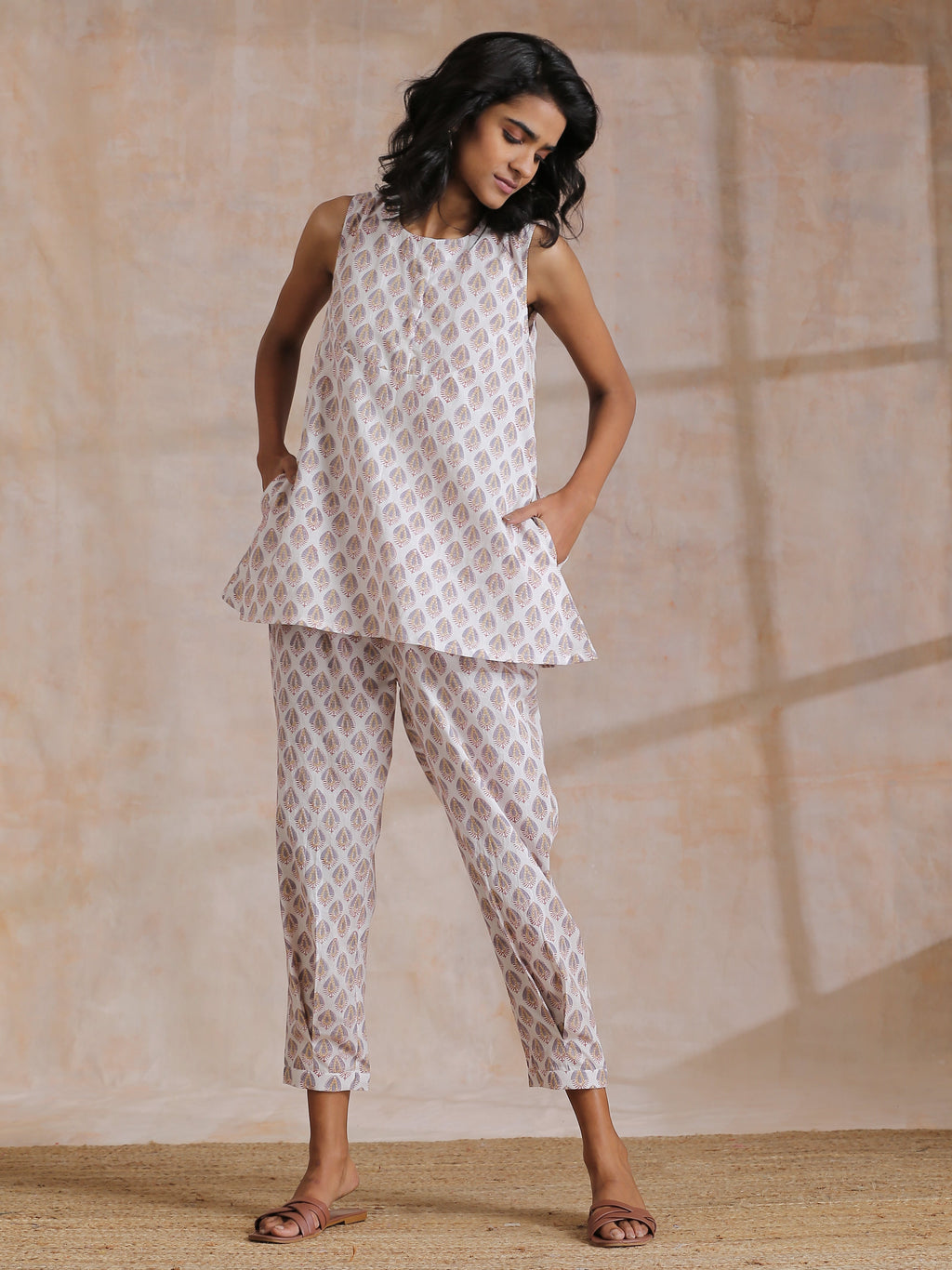 trueBrowns White With Grey Buta Block Print Cotton Sleeveless Co-Ord Set