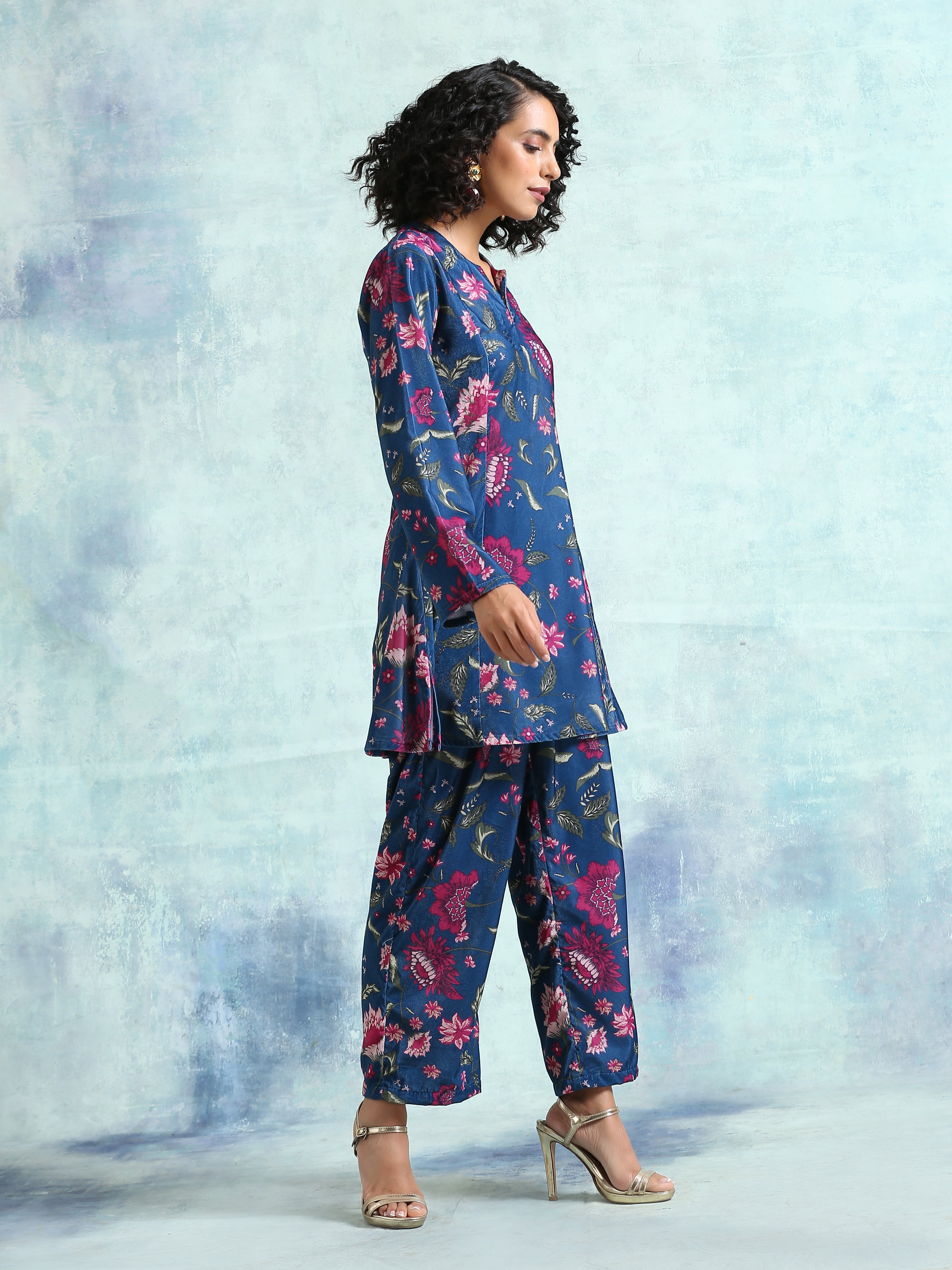 trueBrowns Blue Printed Velvet Co-Ord Set