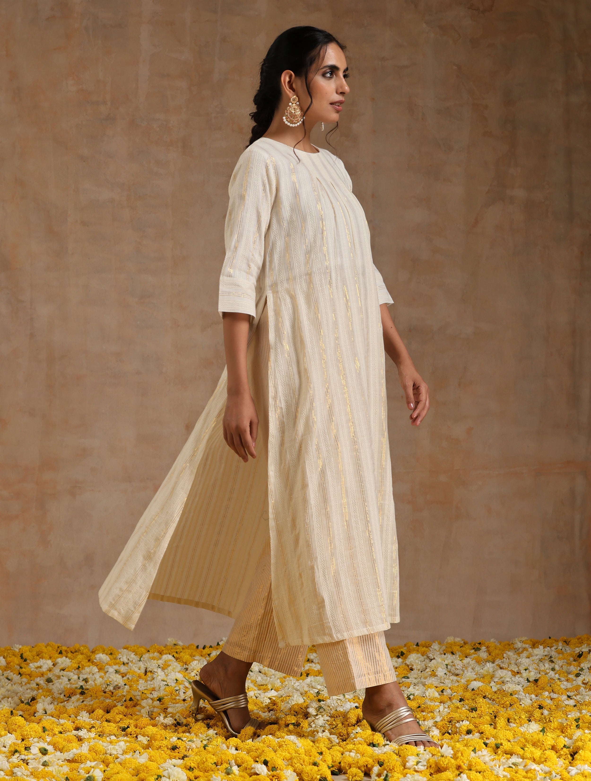 trueBrowns Ivory Gold Cotton Neck Pleat Kurta Set