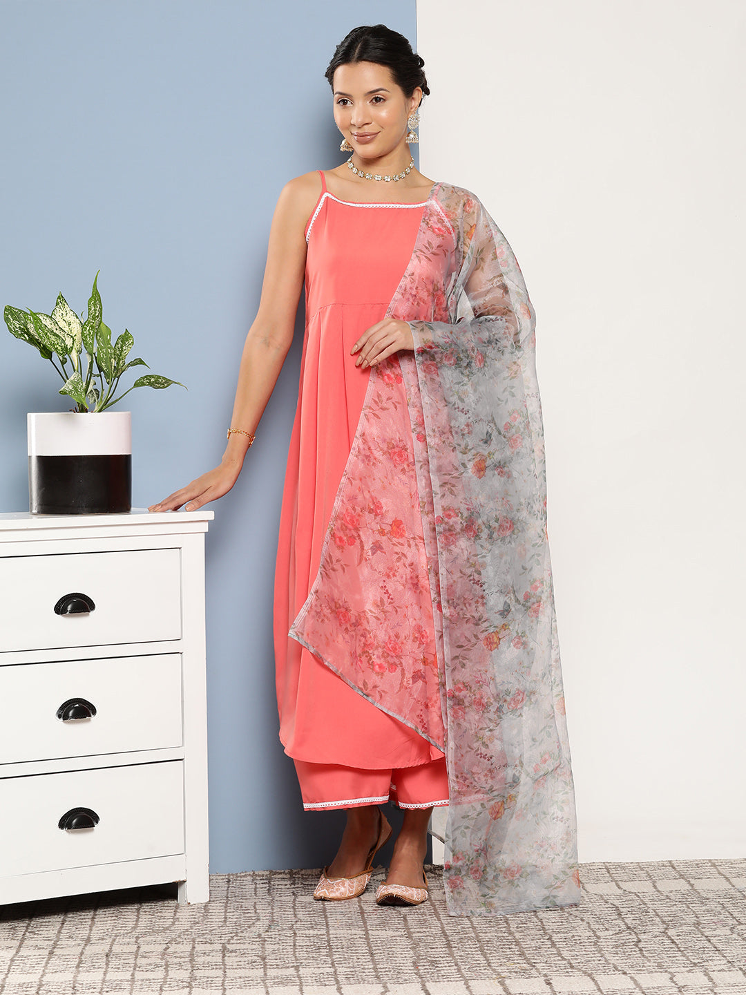 InWeave Women's Peach Cr Strappy Set With White Organza Dupatta