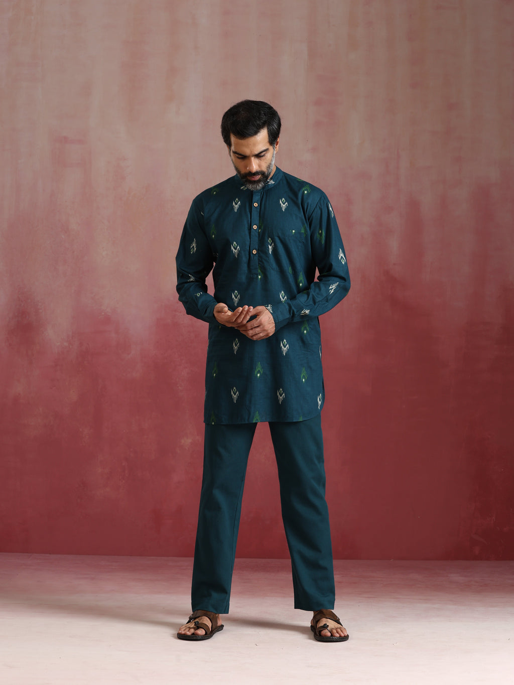 trueBrowns Men's Blue Ikat Print Mandarin Collar Kurta Co-ord set