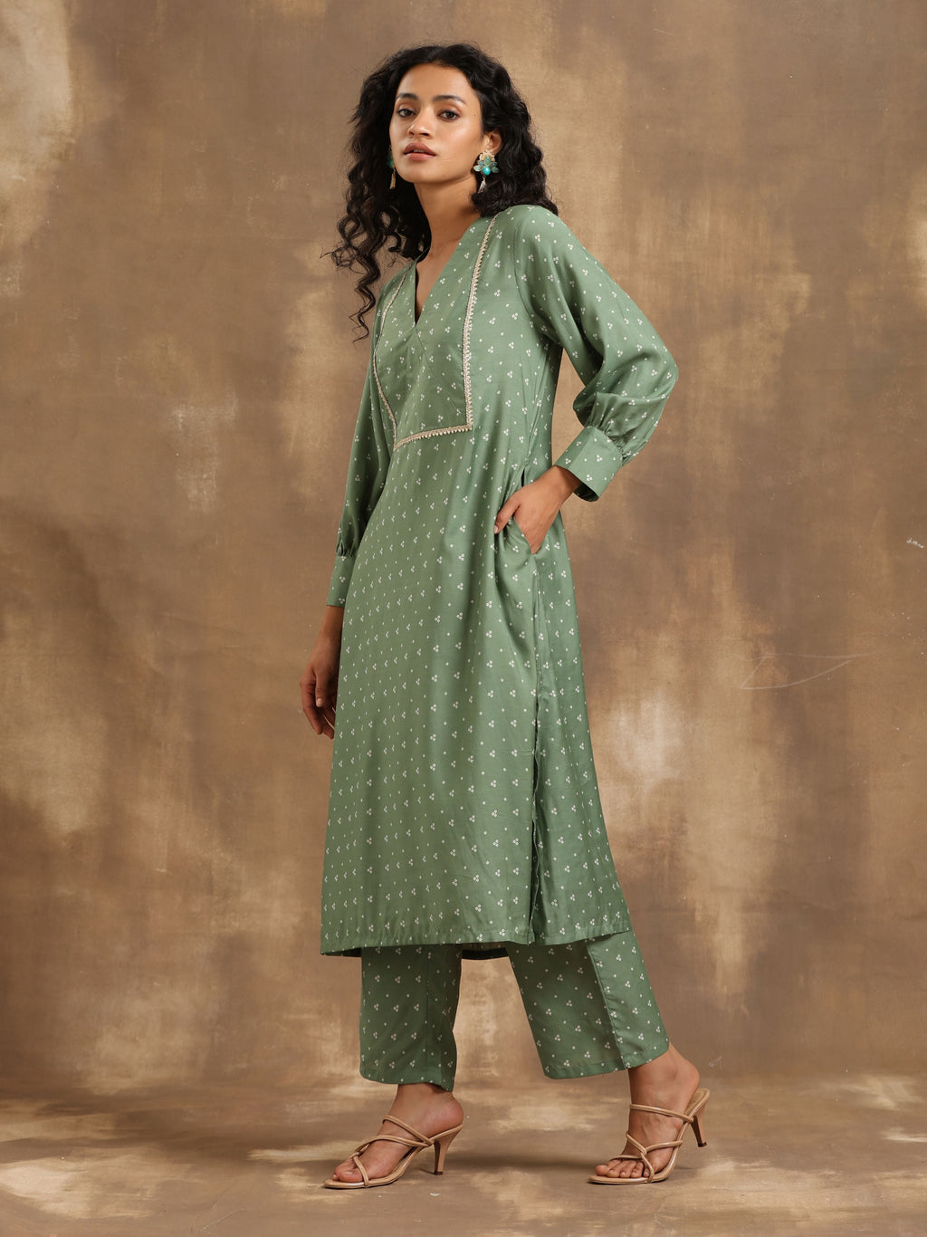 trueBrowns Light Green Bandhani Printed Silk Kurta Pant Set