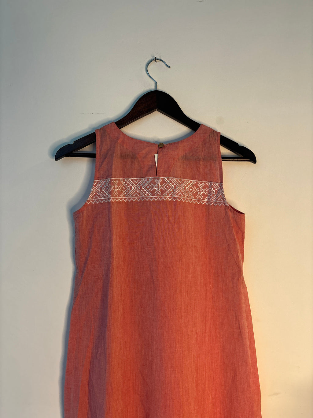 trueBrowns Peach Slub Sleeveless Kurta