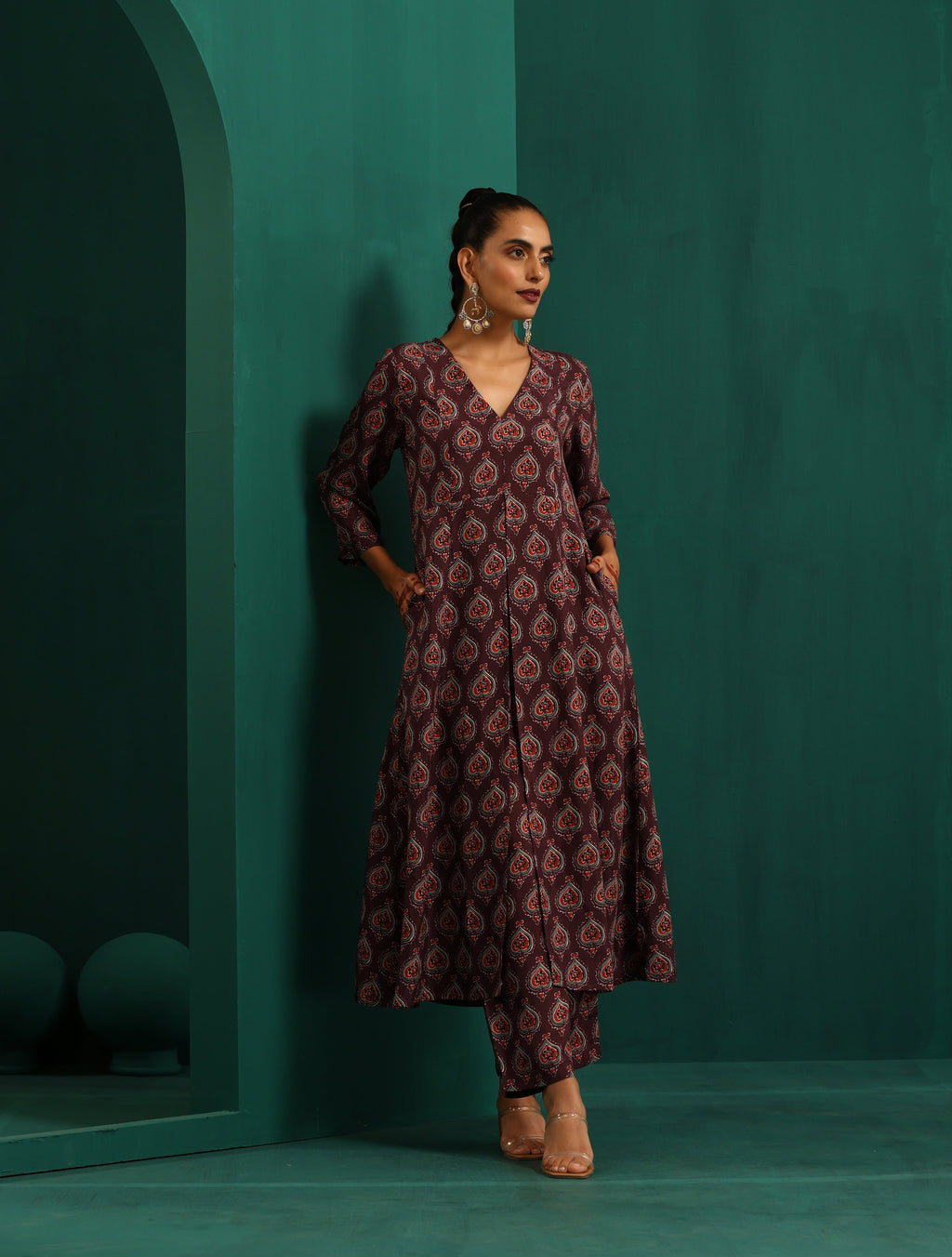 trueBrowns Deep Purple Paan Muslin Silk Printed Front Slit Kurta Pant Set