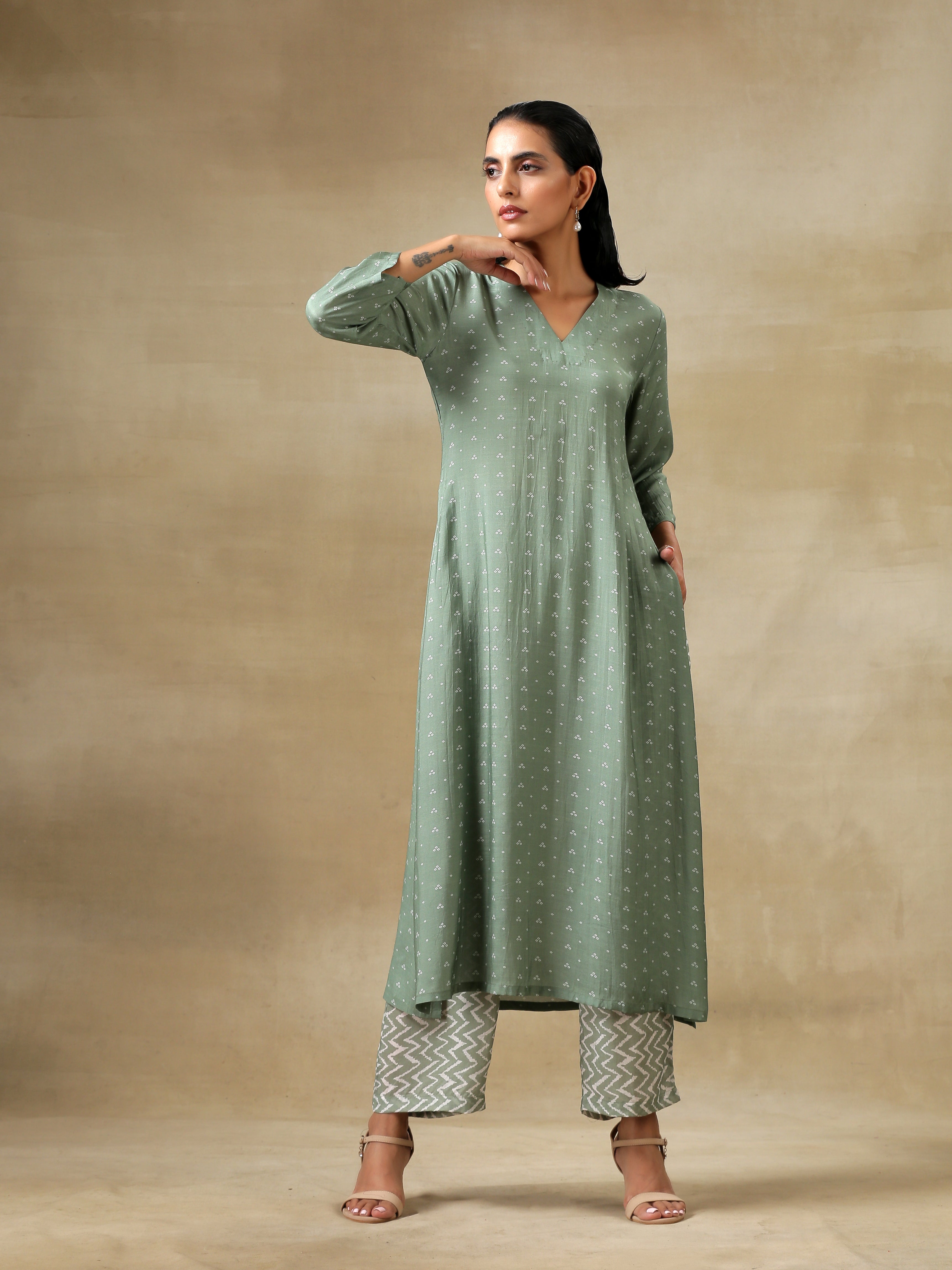 trueBrowns Light Green Bandhani Printed Silk High Slit Kurta Pant Set