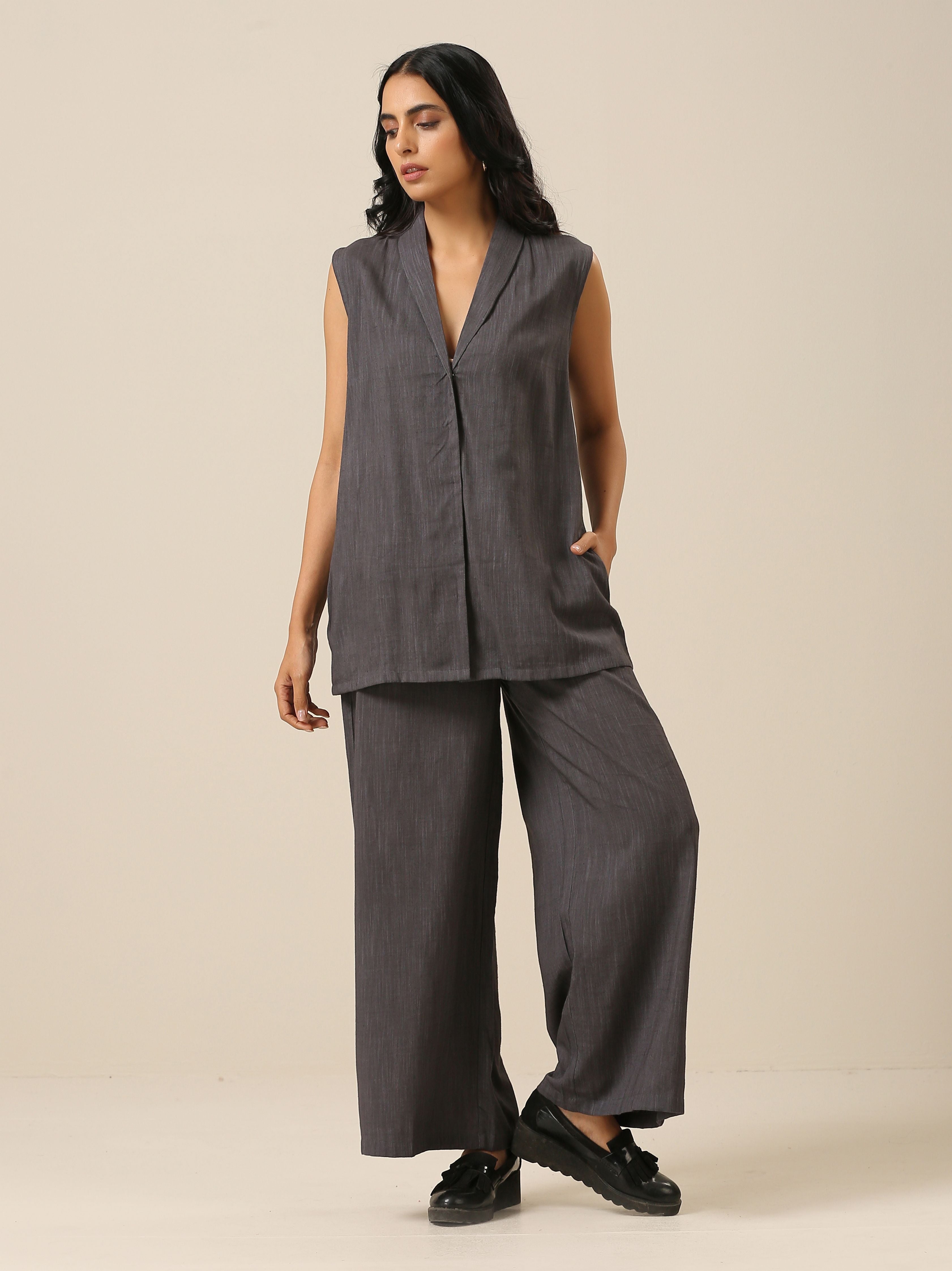 trueBrowns Slate Grey Slub Texture Sleevesless Jacket Pant Set