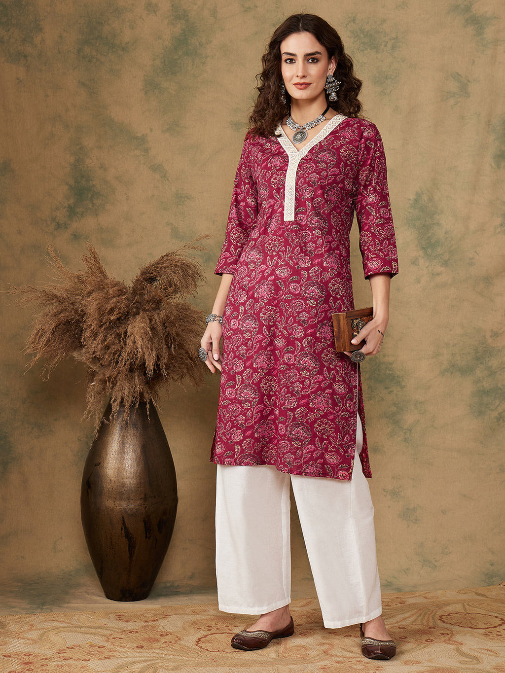 InWeave Women's Burgundy Maroon Print V Neck Lace Work Straight Kurta