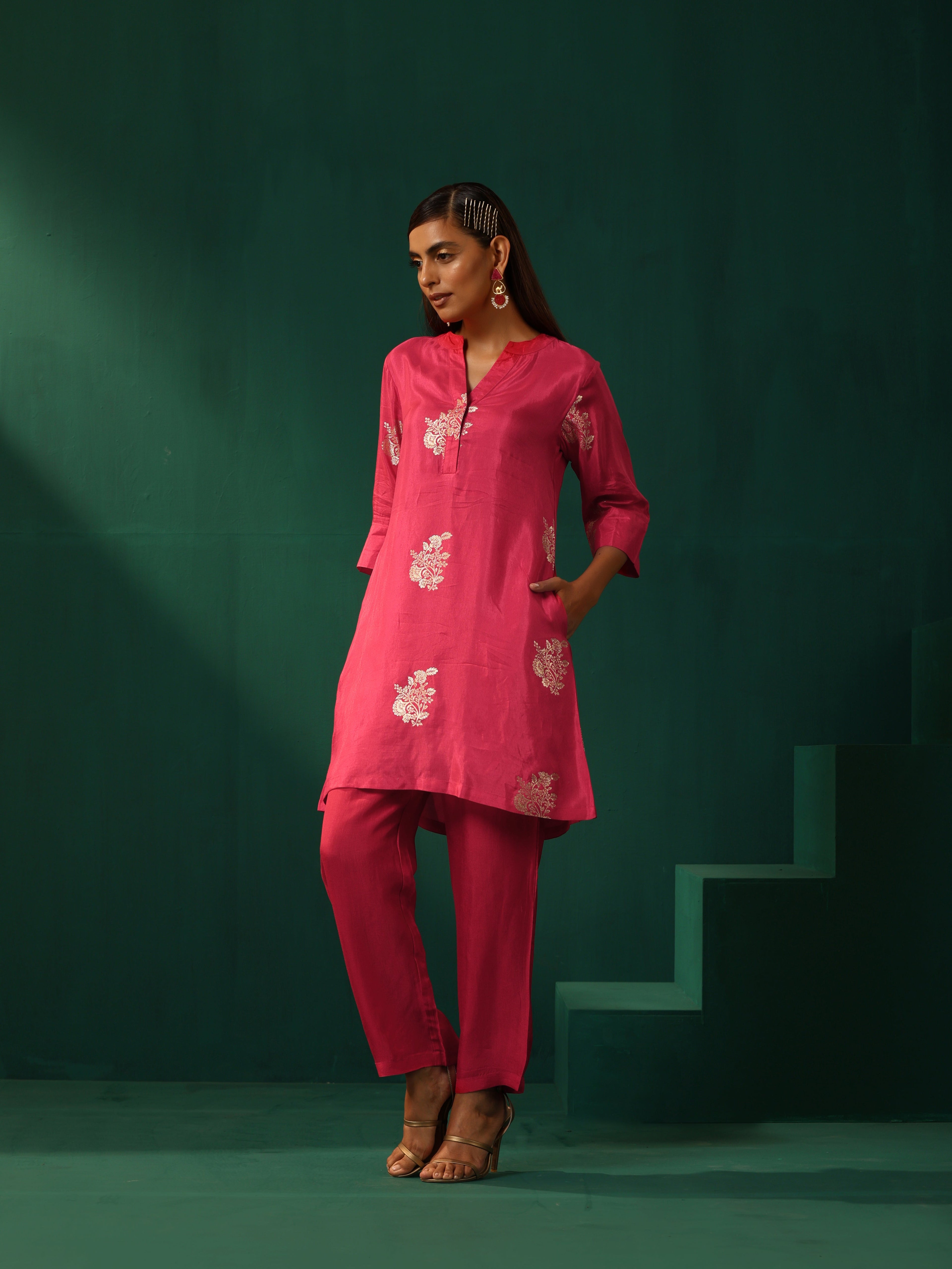 trueBrowns Pink Floral Viscose Silk Round Neck Co-ord Set