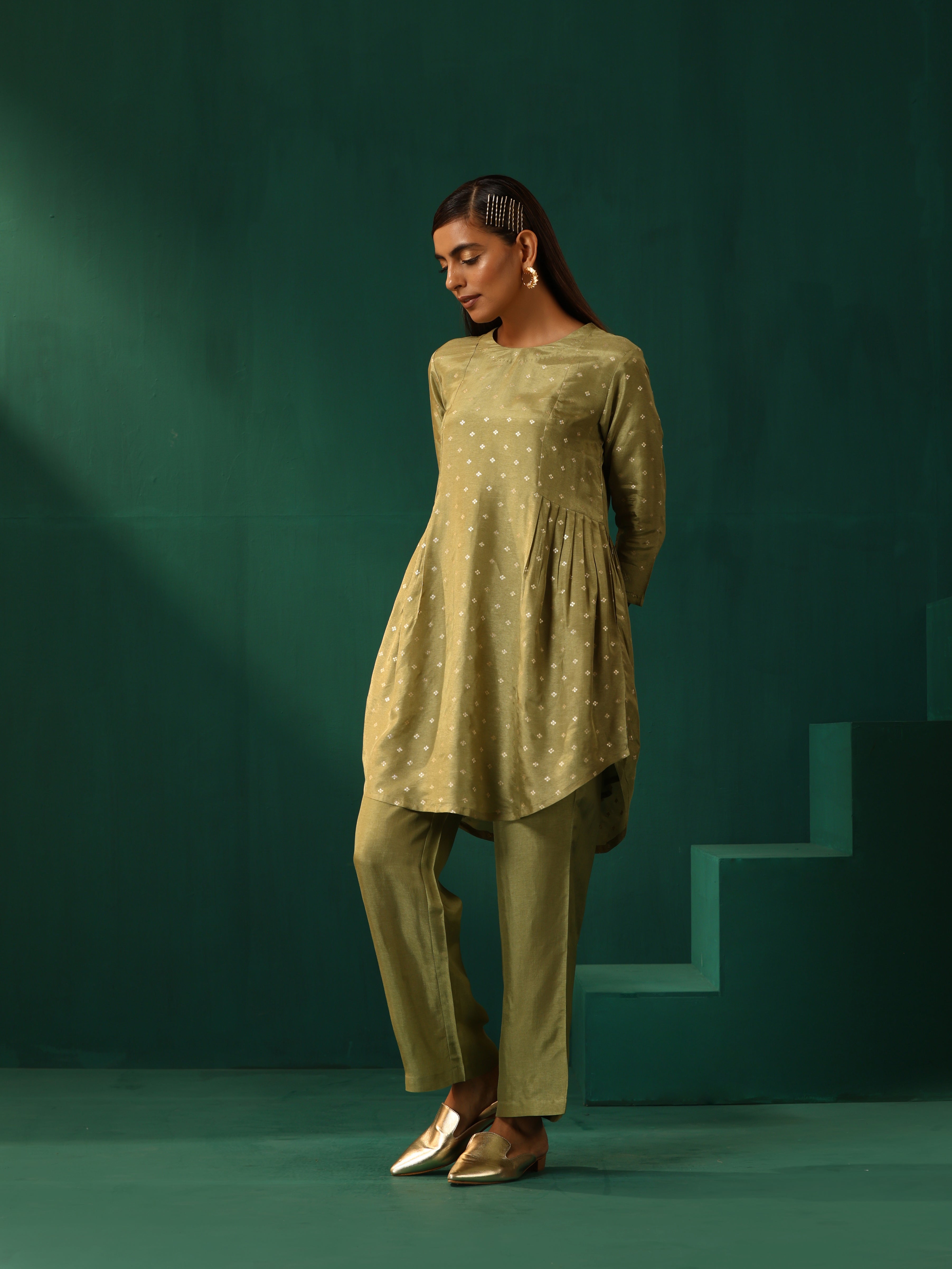 trueBrowns Green Square Viscose Silk Side Gathered Co-ord Set