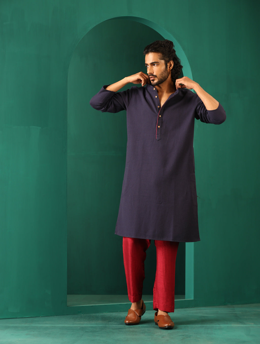 trueBrowns Men's Navy Dobby Textured Kurta