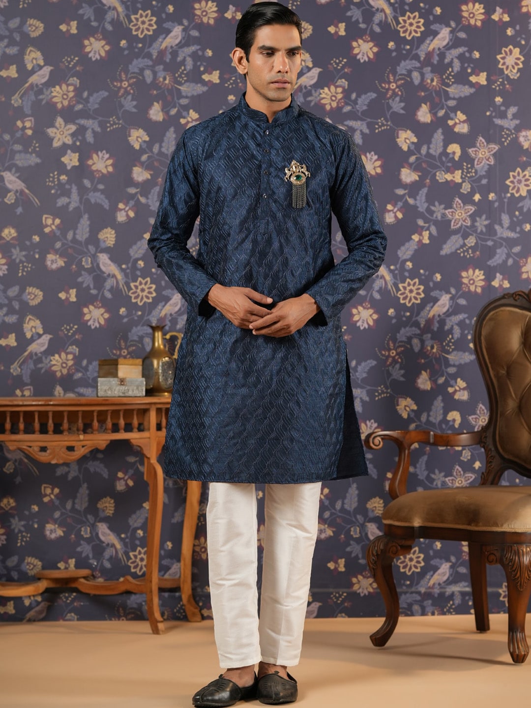 House of Pataudi Ethnic Motifs Embroidered Mandarin Collar Straight Kurta With Trouser