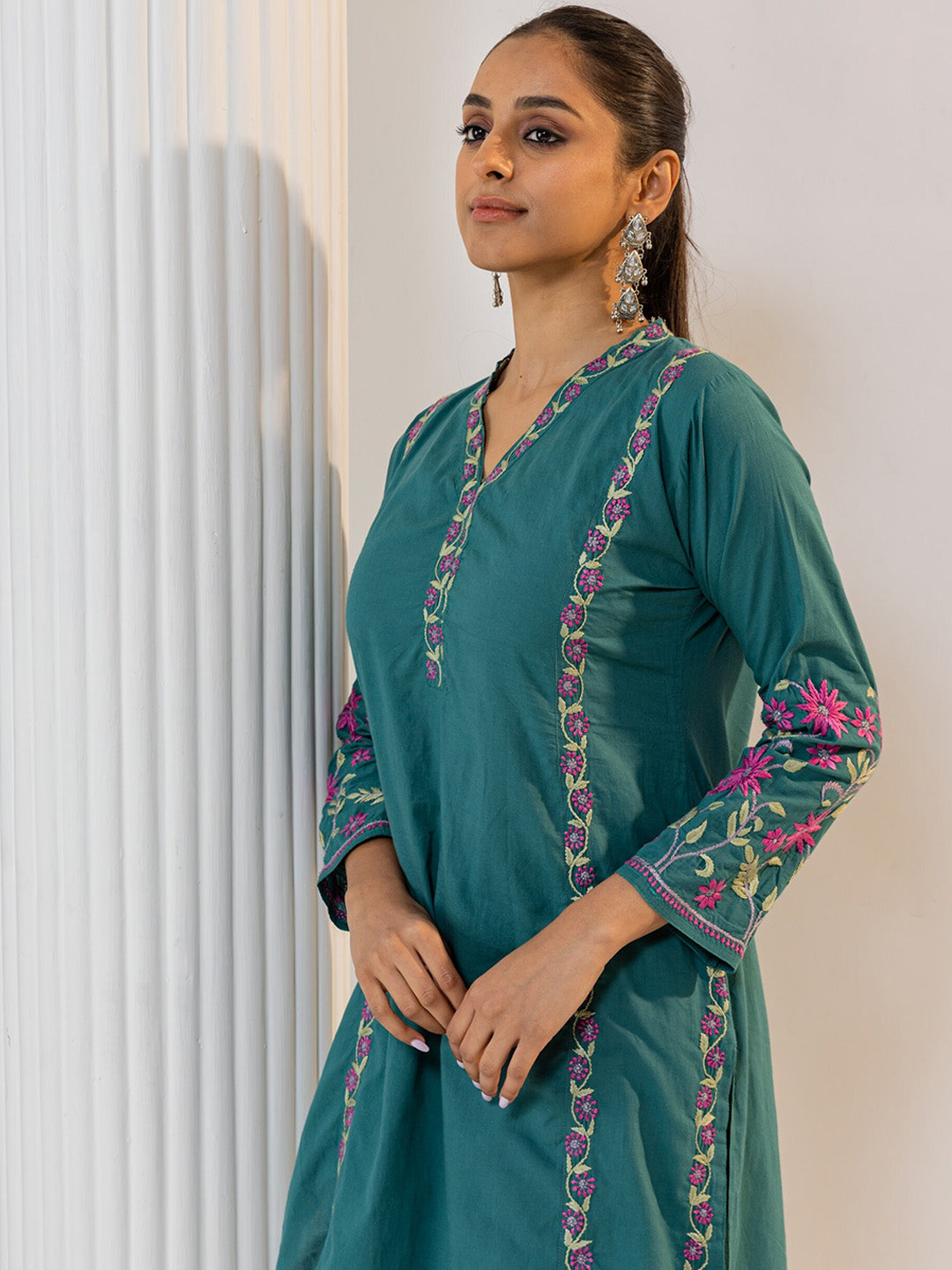 HOUSE OF KARI Floral Embroidered Regular Chikankari Kurta with Trousers