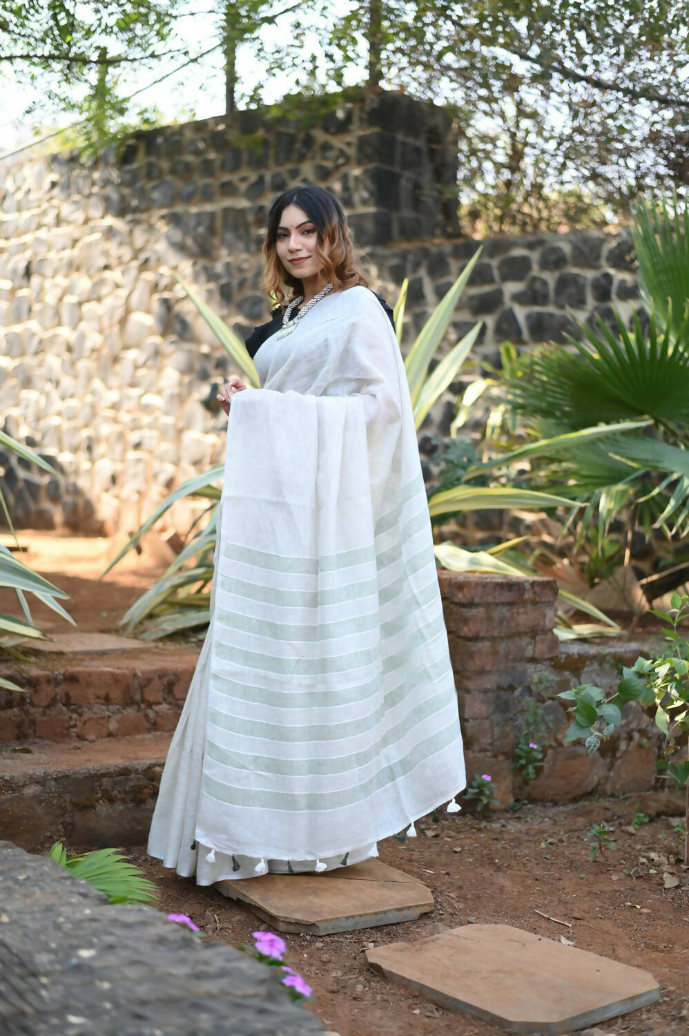 Very Much Indian Pure Linen Saree With Sleek Border And Exclusive Design - Grey